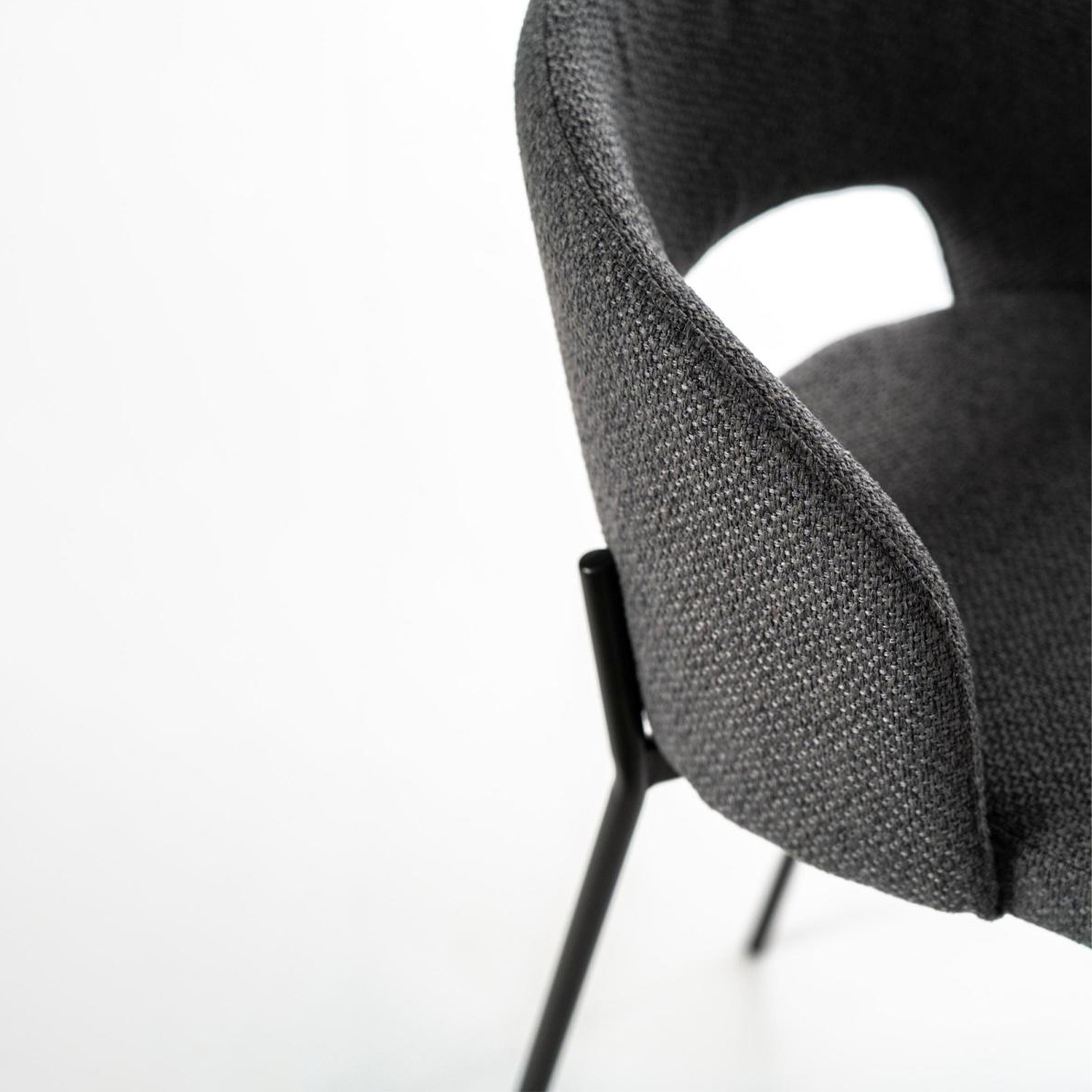 Set di sgabelli alti "Alan" in tessuto imbottiti con poggiapiedi cm 52x50 98h