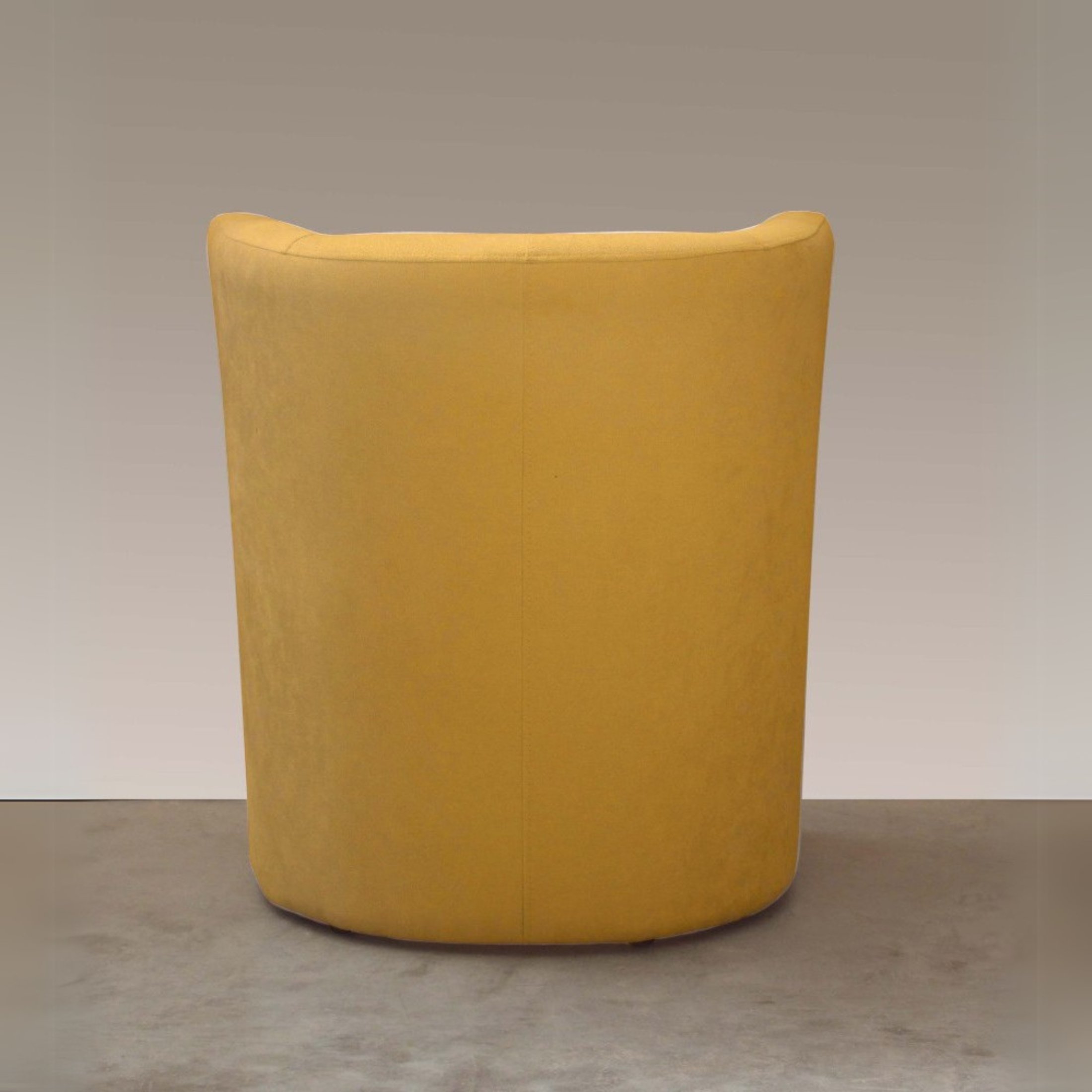 Poltrona in tessuto moderna "Belize" con struttura in legno cm 63,5x62,5 76h