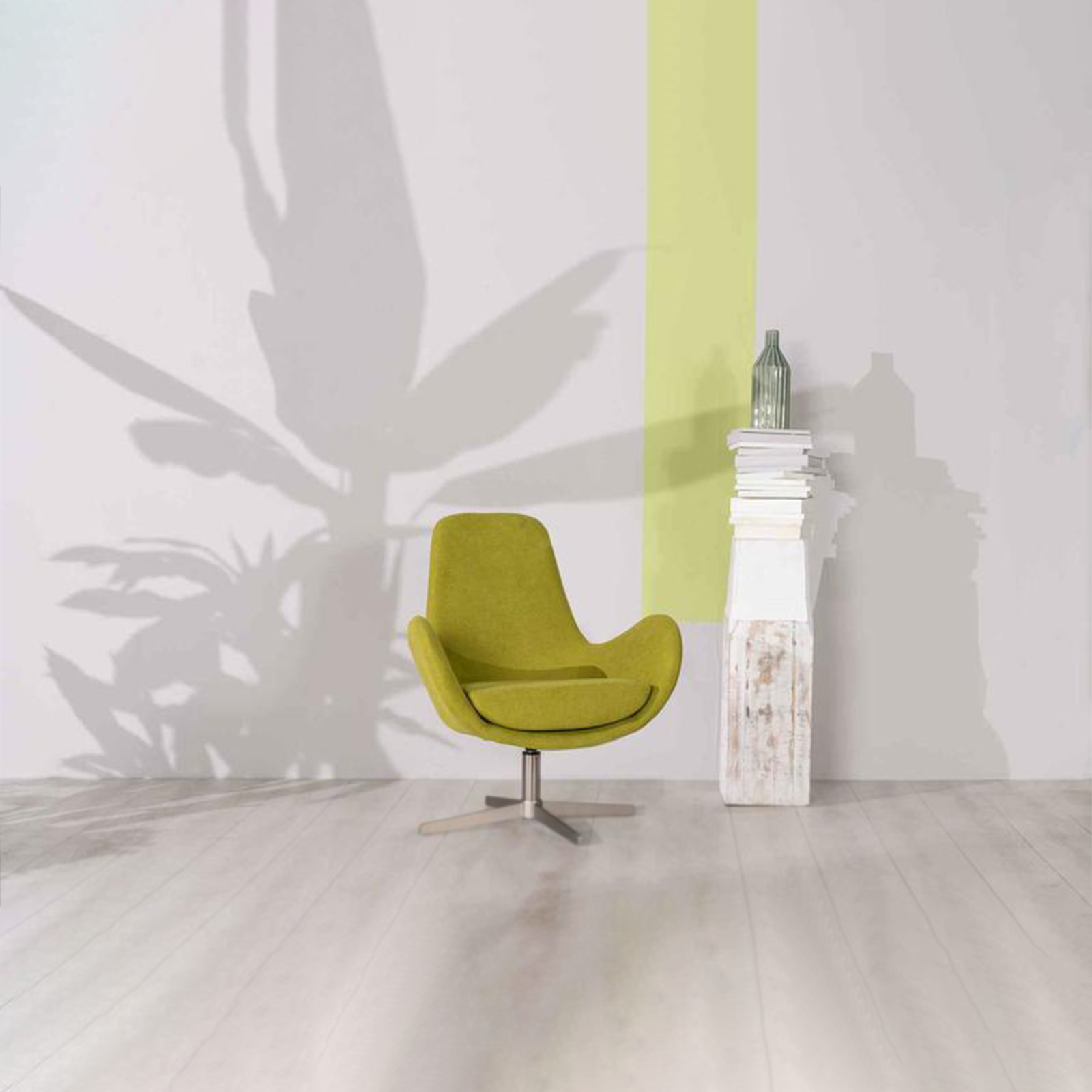 Poltrona moderna girevole "Orpea" in tessuto con base cromata cm 72x64 85h