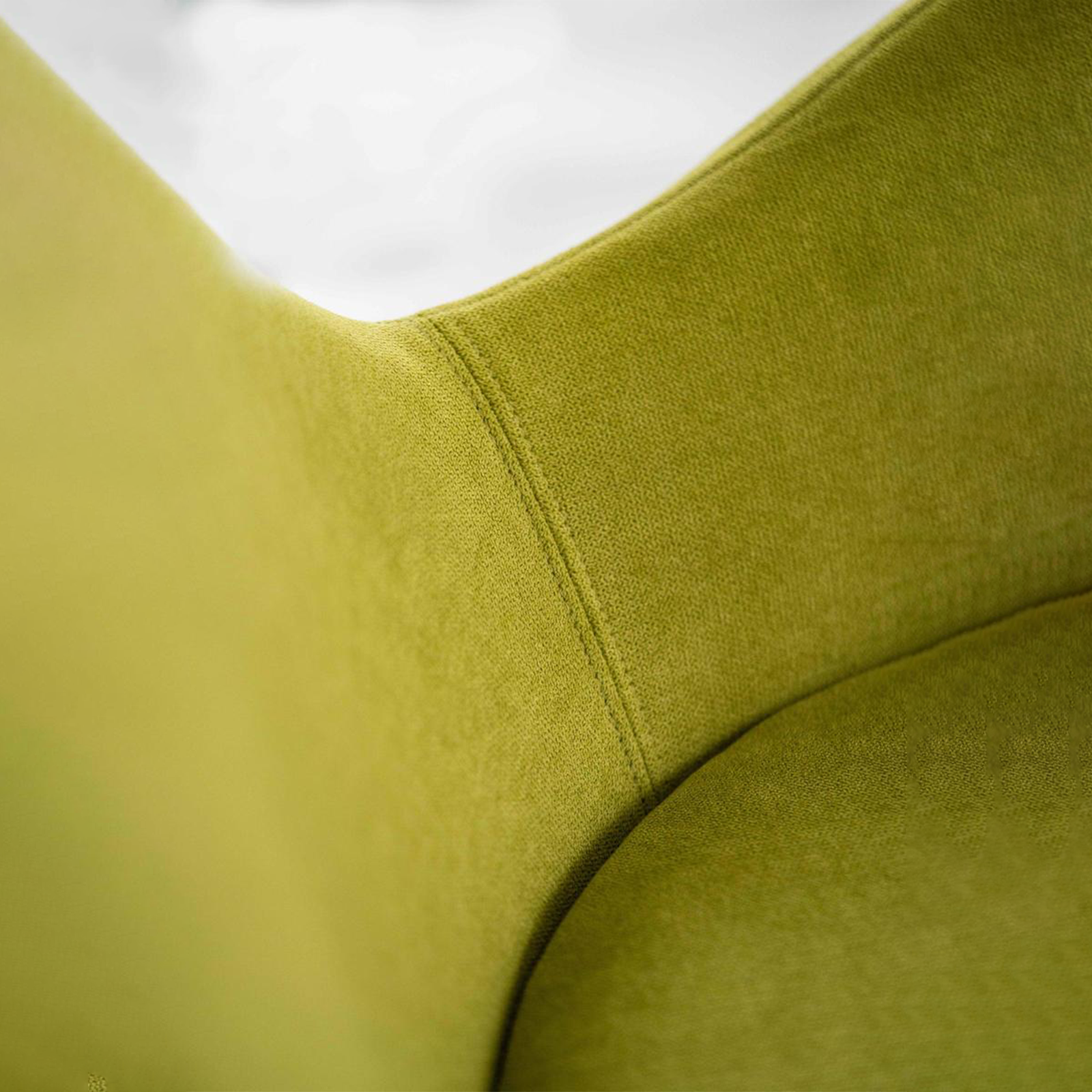 Poltrona moderna girevole "Orpea" in tessuto con base cromata cm 72x64 85h