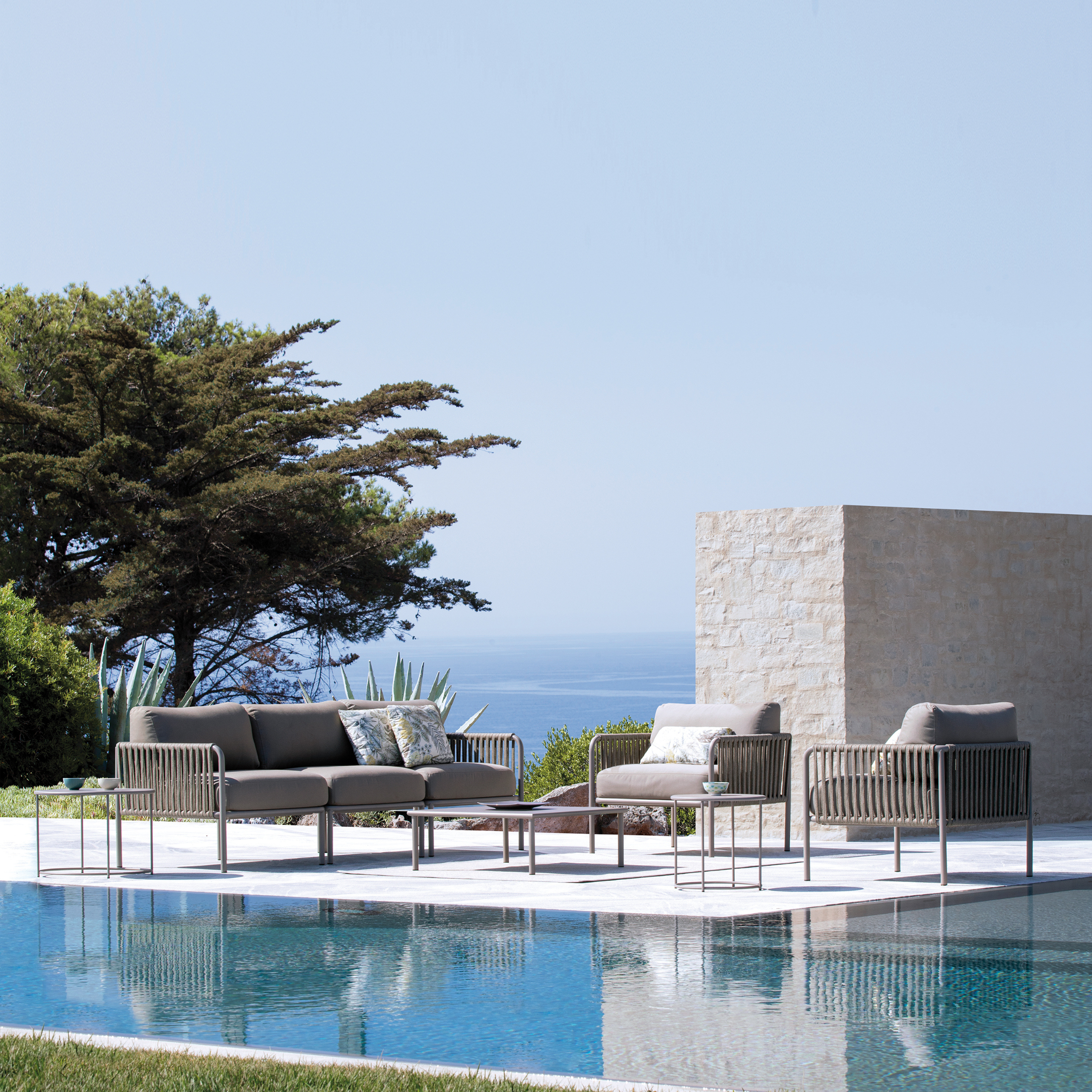 Poltrona lounge bassa schienale in corda "Key West" con cuscino cm 80x80 64h