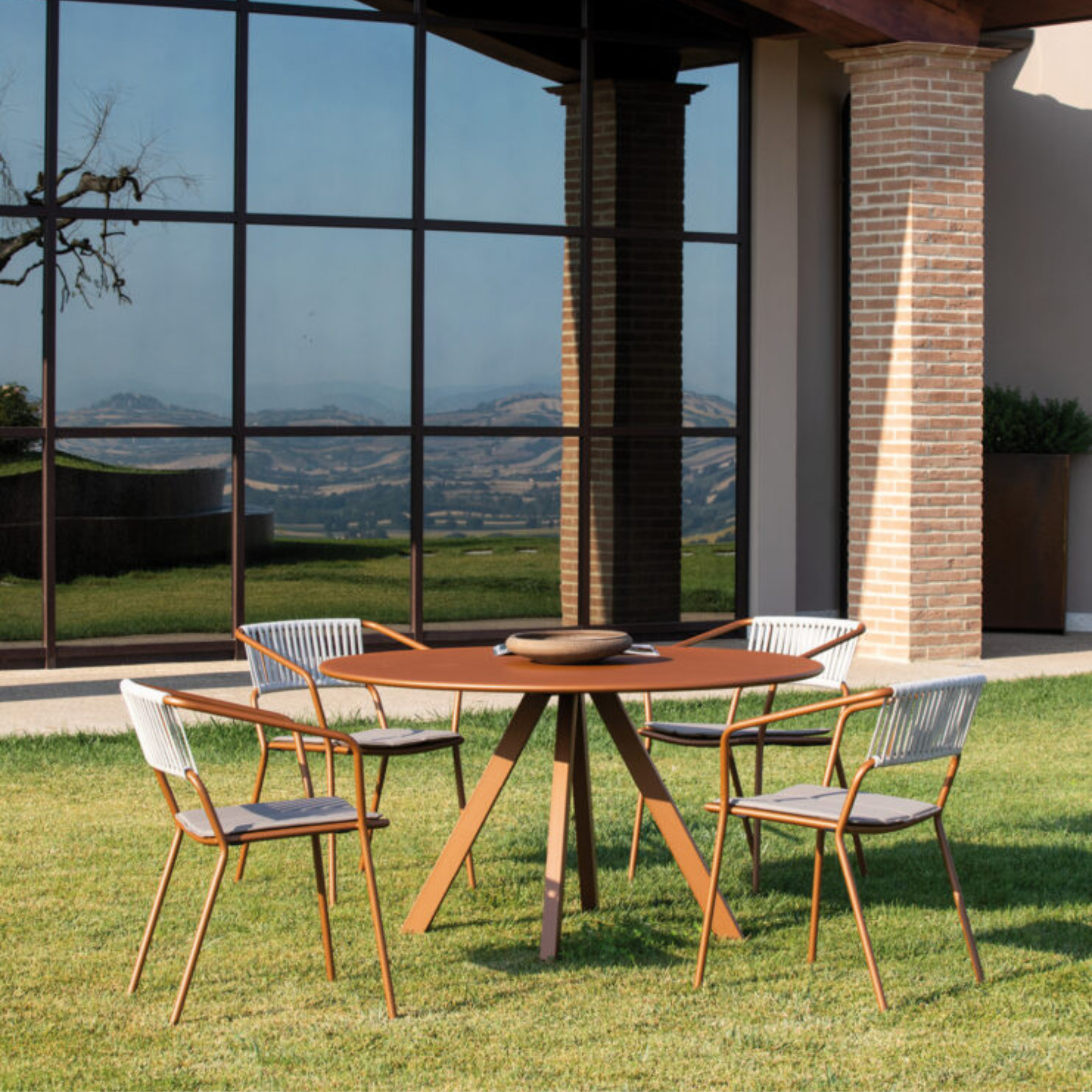 Set di sedie in metallo "Slot" con schienale in corda "Slot" impilabili cm 54x55 79h