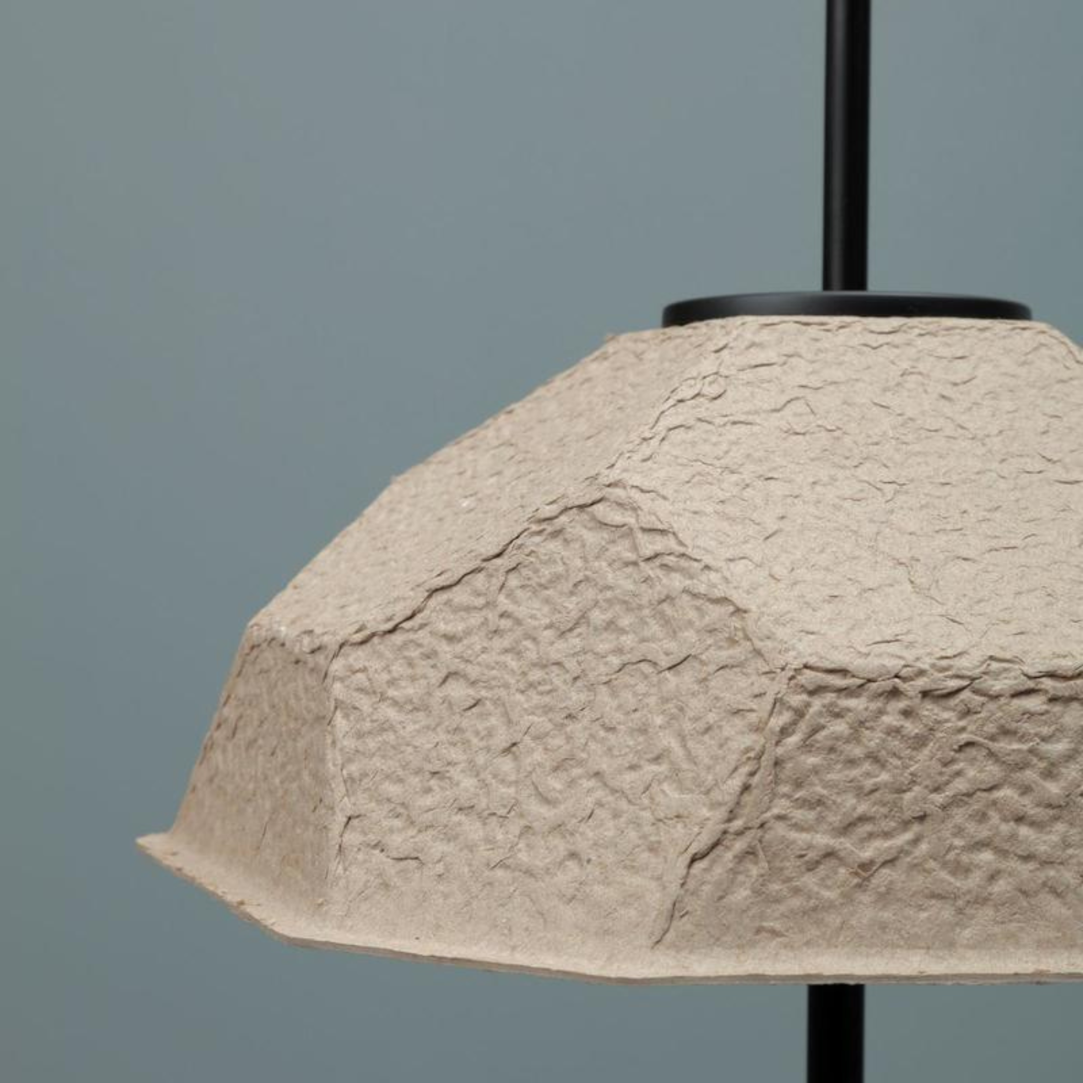 Lampada in metallo con paralume in cartone riciclato "Kande" da terra tavolo e sospesa