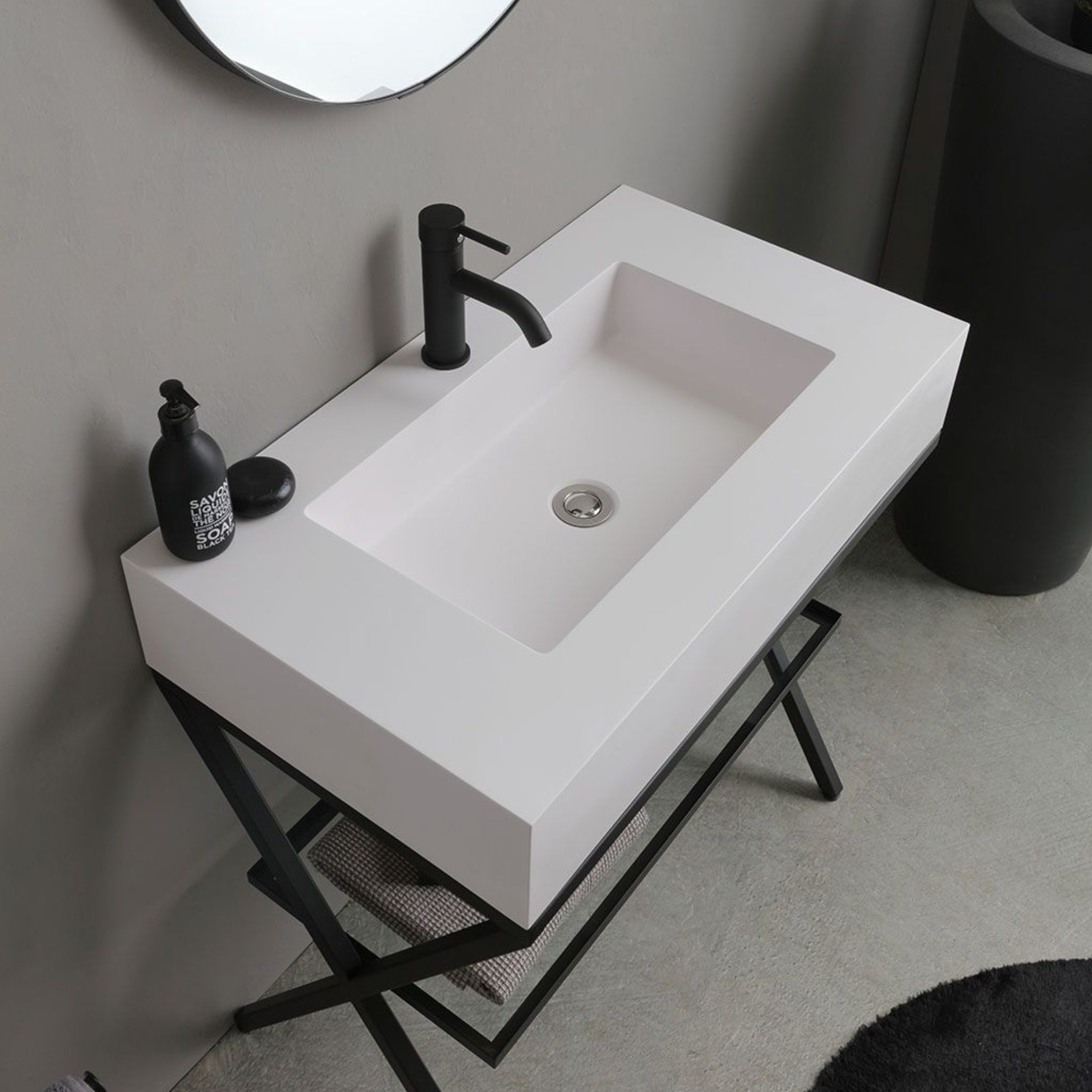 Mobile bagno a terra "Cancún" 80 cm con il lavabo in resina bianco e specchio rotondo con laccio in pelle