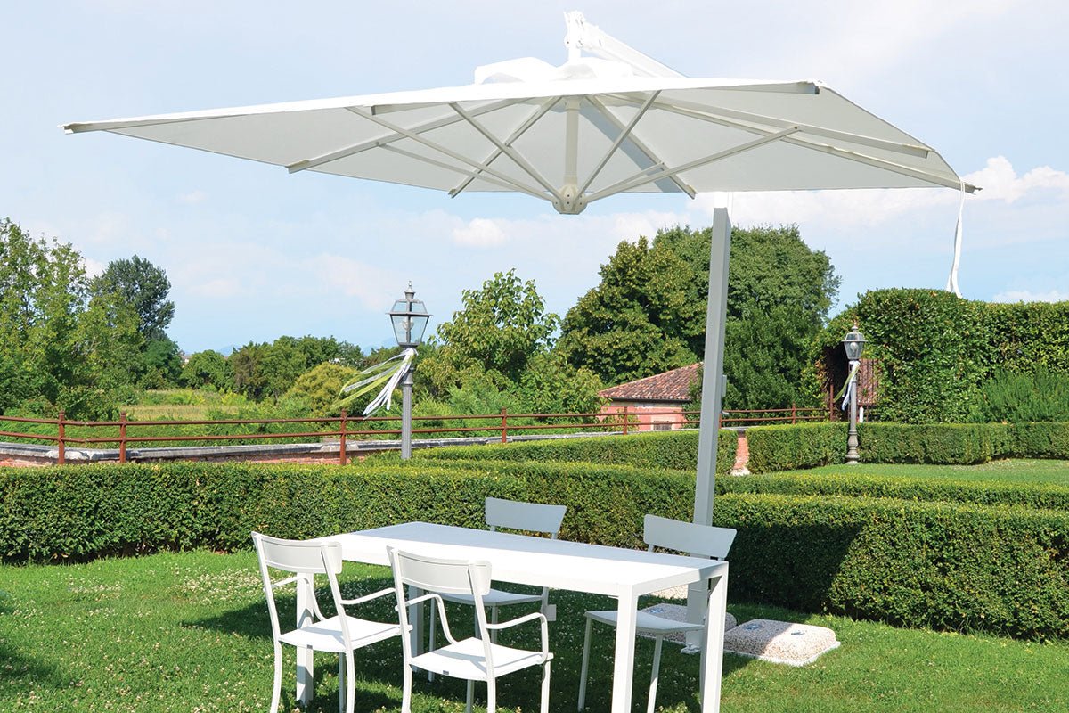 Ombrellone moderno da giardino bianco "Diffusion Classic" fisso e palo laterale girevole - MondoViro