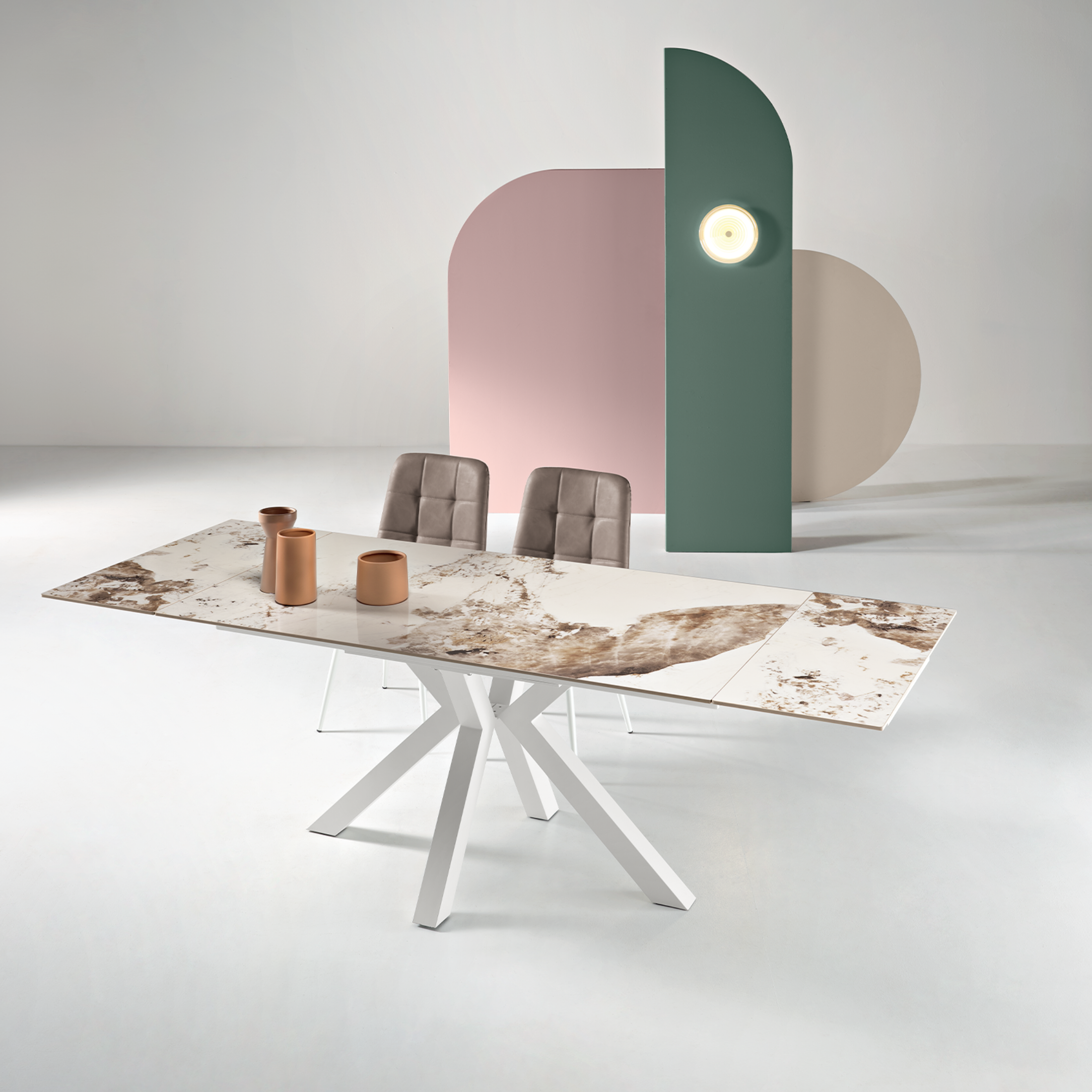 Tavolo allungabile "Korven" in pietra sinterizzata effetto marmo con 2 allunghe cm 160/240x91 74h