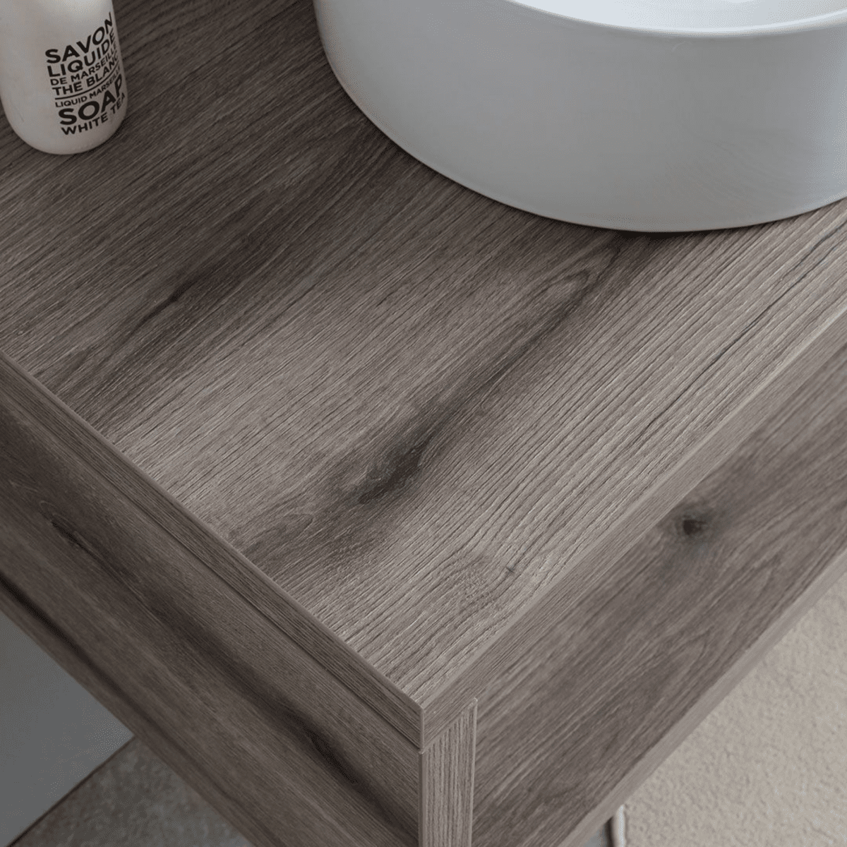 Mobile bagno sospeso rovere fossile "Kos" 100 cm con lavabo ovale bianco in ceramica e specchio rettangolare - MondoViro