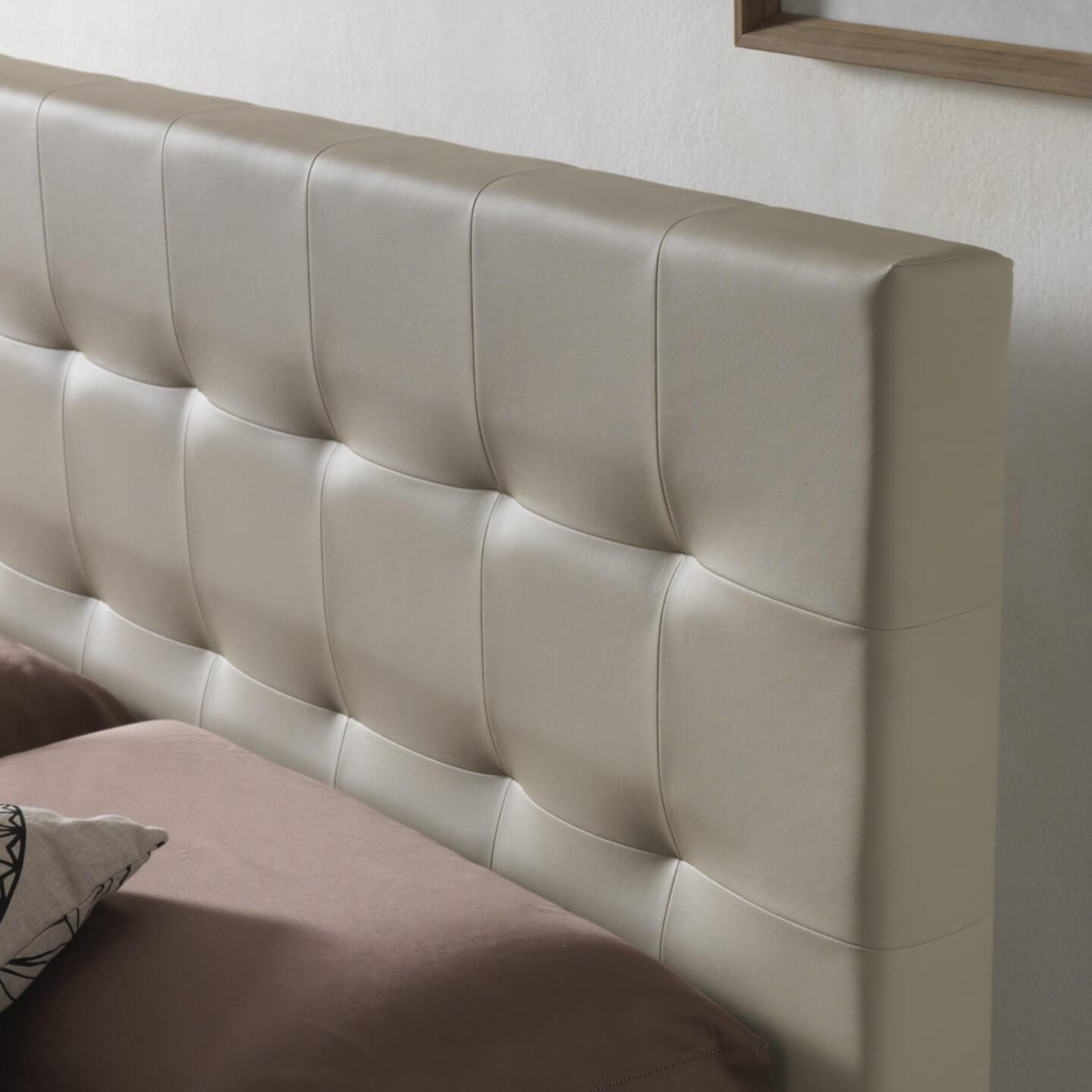 Letto contenitore con rete "New York" in pelle vegan con piedino conico