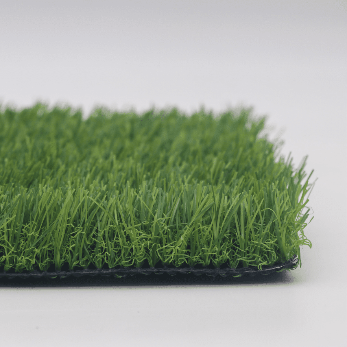 Erba sintetica verde per giardino "Happes" tappeto erboso drenante alta qualità - MondoViro