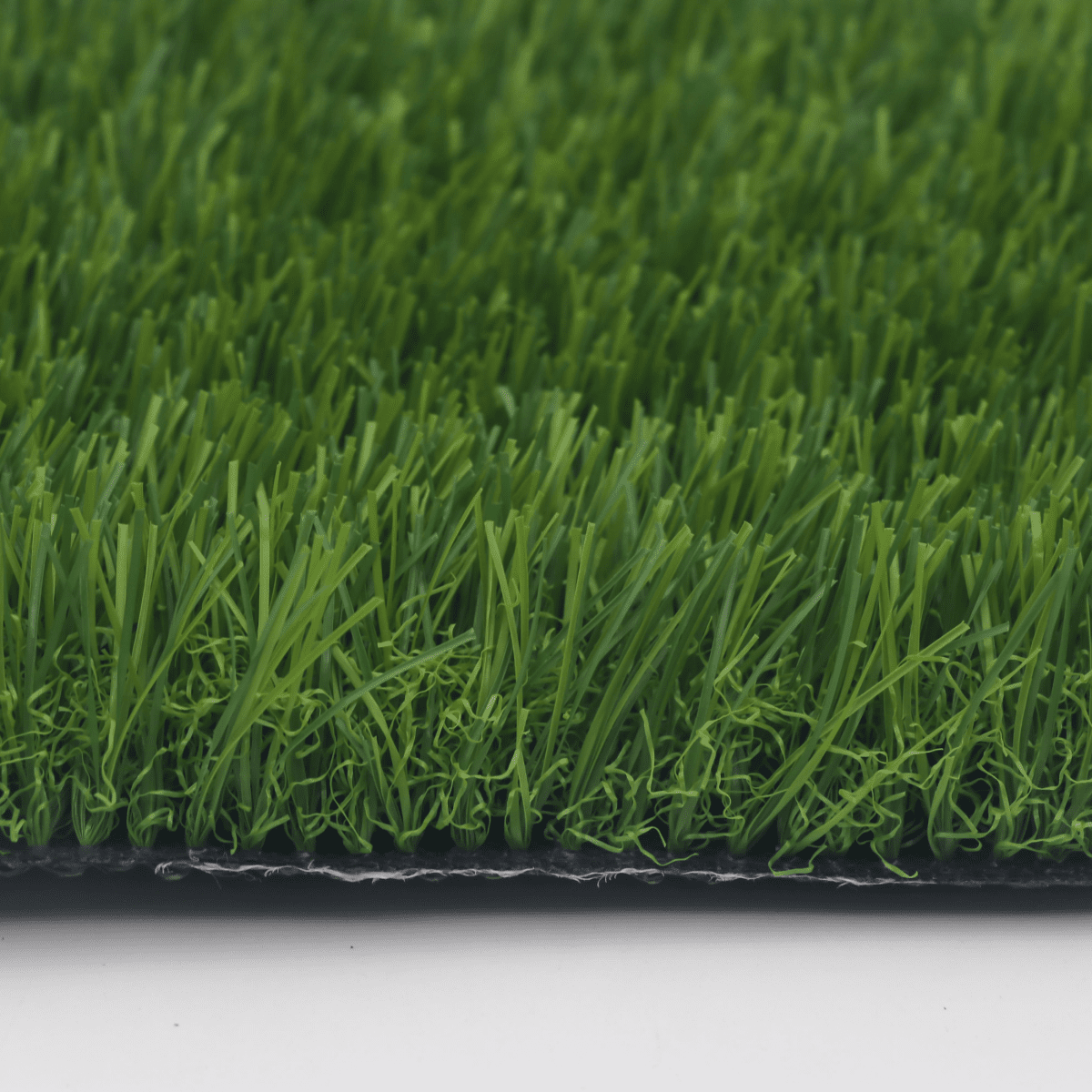 Erba sintetica verde per giardino "Happes" tappeto erboso drenante alta qualità - MondoViro