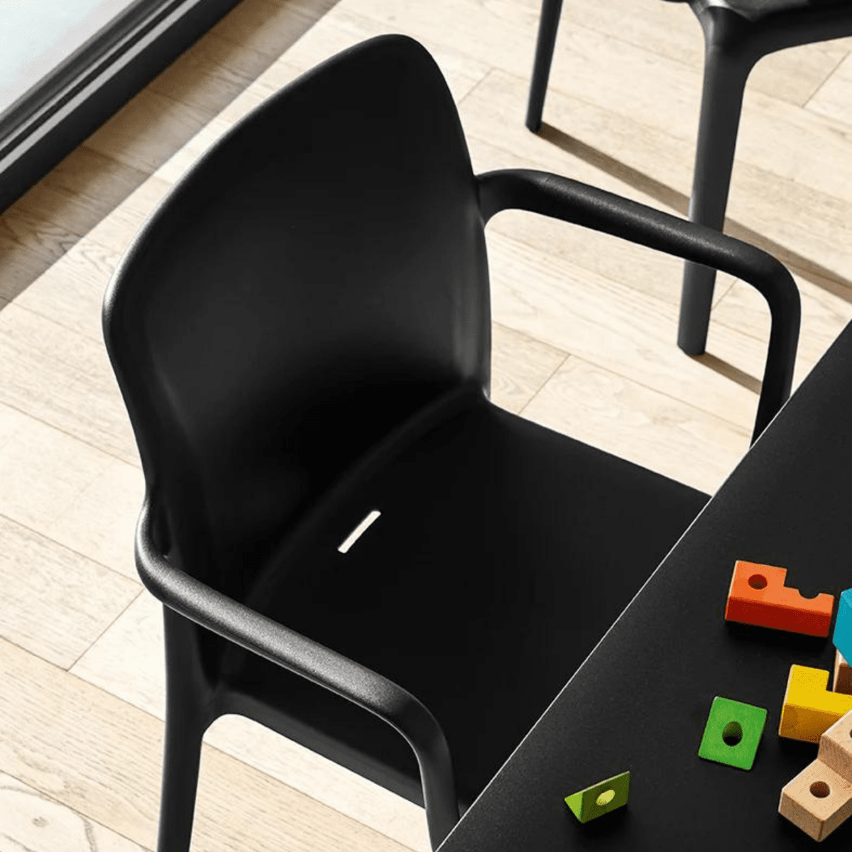 Set di sedie moderne in polipropilene "Bayo" impilabili per esterno e interno cm 60x54 82,5h - MondoViro