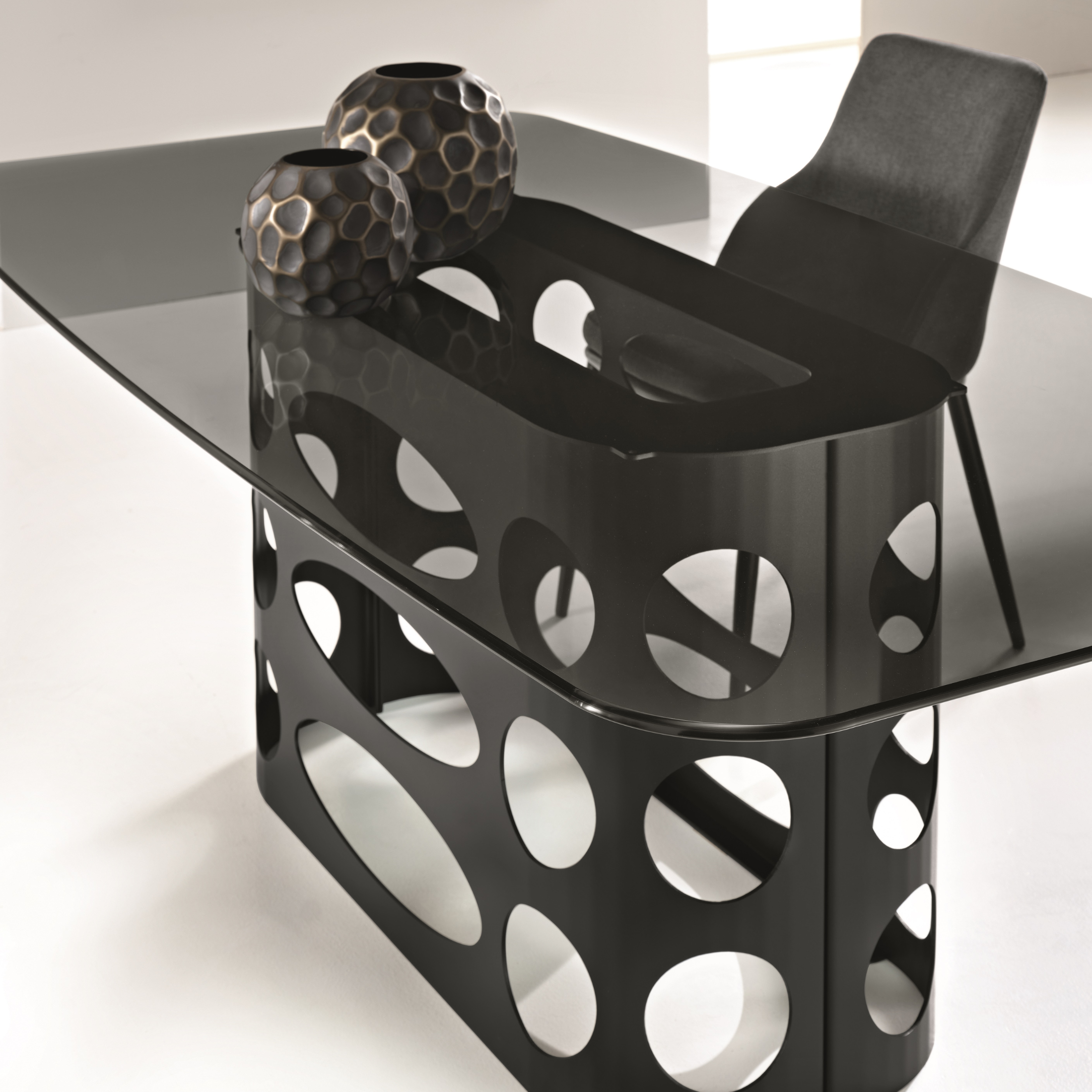 Tavolo fisso moderno "Unico" in vetro liscio fumé trasparente e base in metallo verniciato cm 210x110 75h