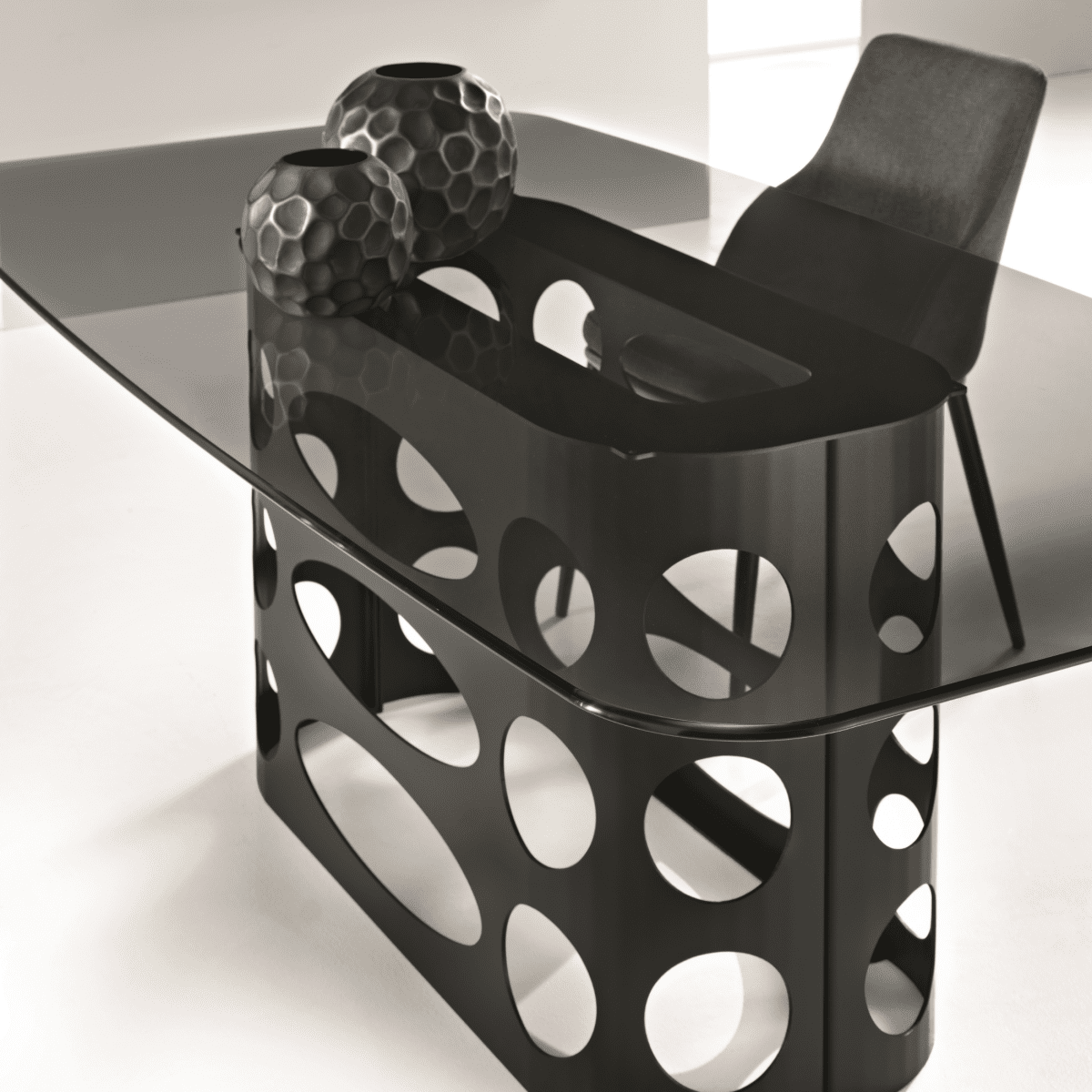 Tavolo fisso moderno "Unico" in vetro liscio fumè trasparente e base in metallo verniciato cm 210x110 75h - MondoViro