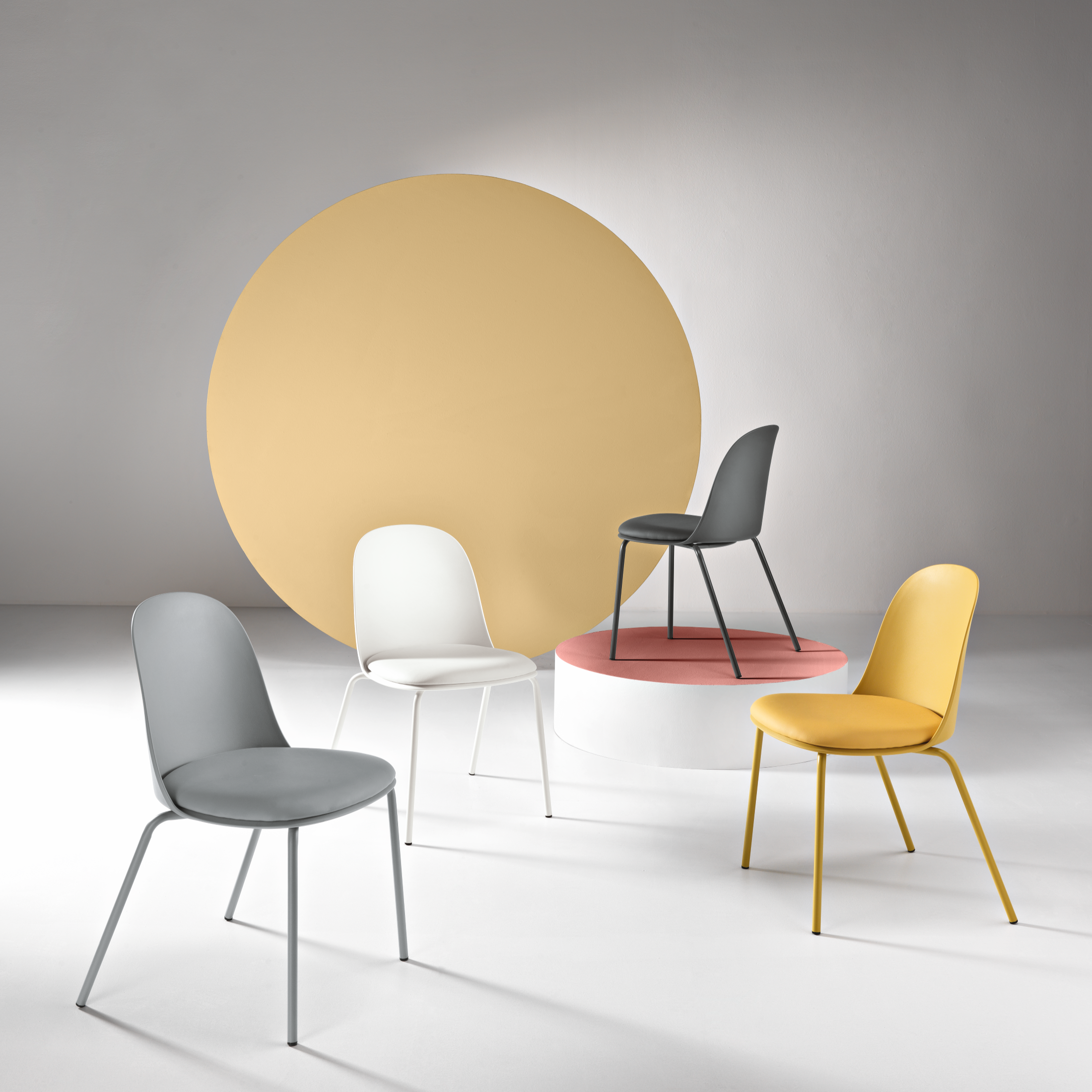 Set di sedie imbottite moderne "Marvin" in polipropilene cm 50x52 h80