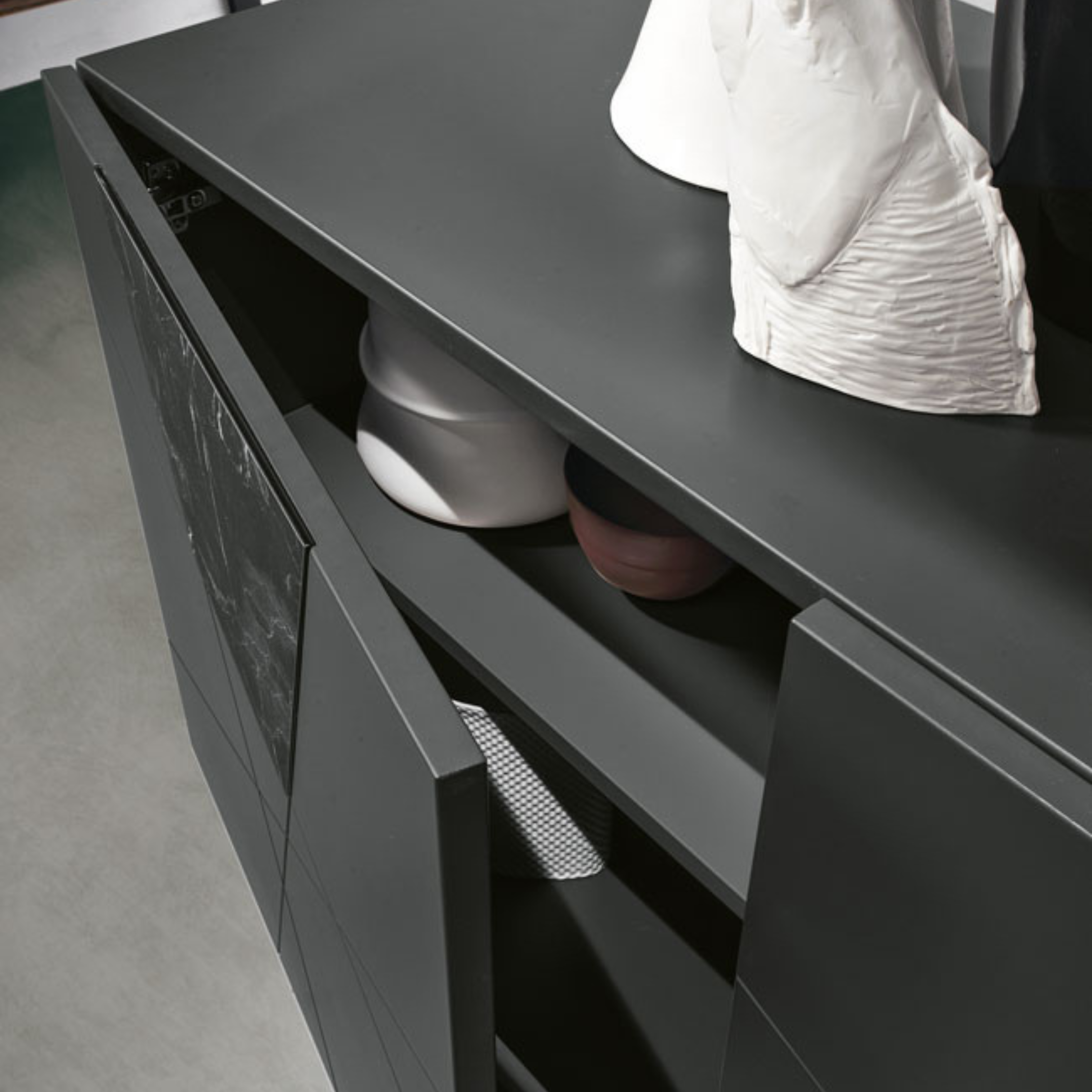 Madia moderna 3 ante "Adelaide" in legno inserti in vetro effetto marmo cm 180x50 80h