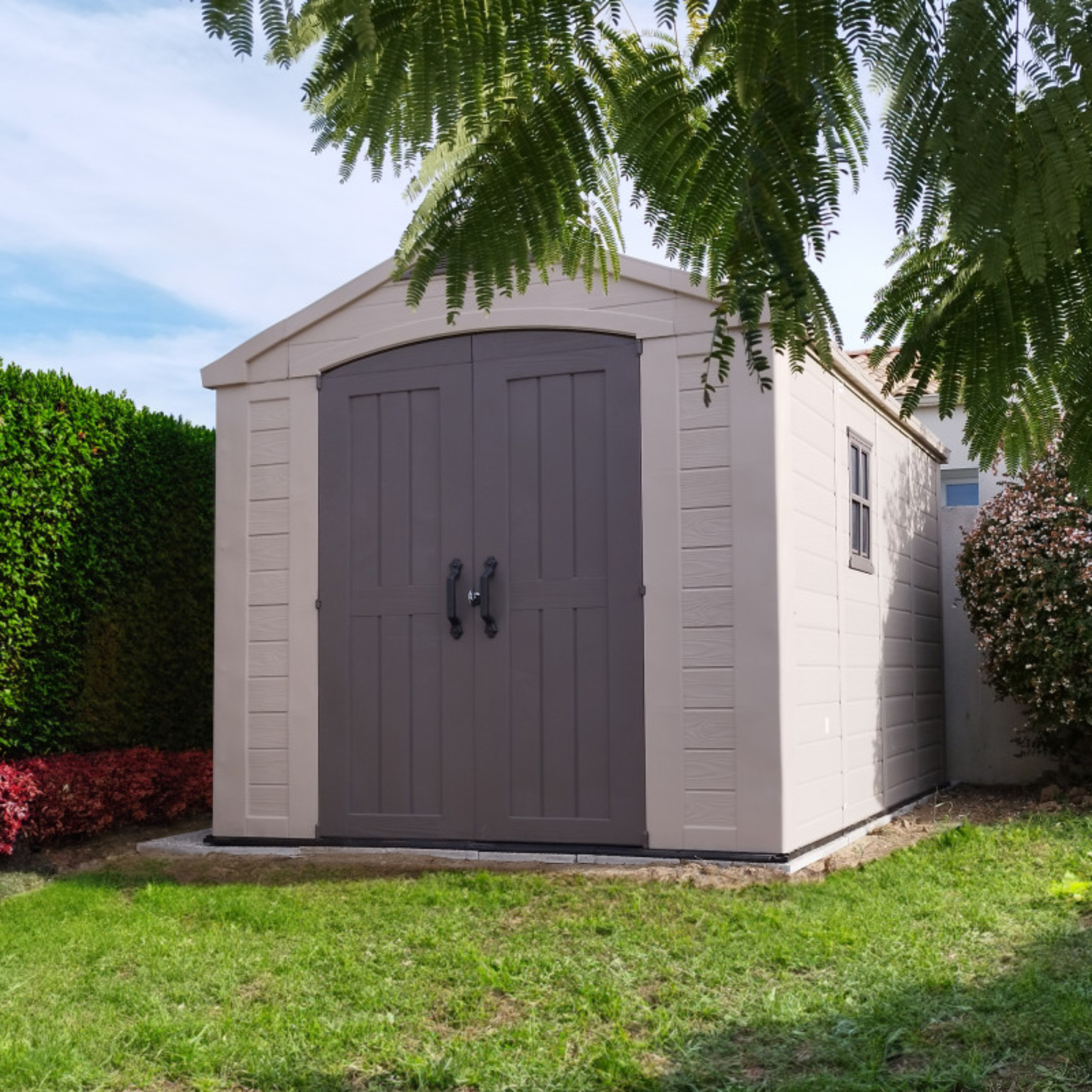 Casetta da giardino in resina "Sunrise" con pavimento e mensole interne