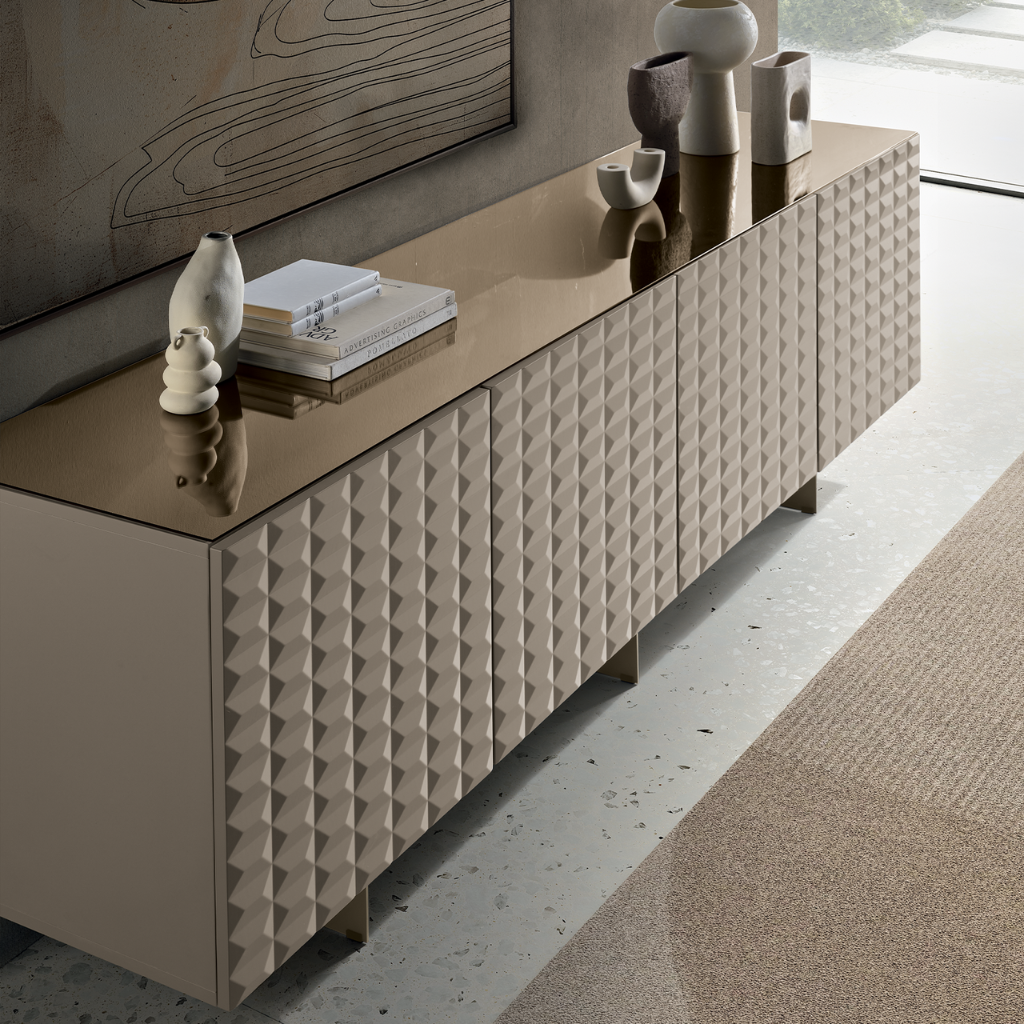 Madia da soggiorno tortora "Diamantum" con piede traverso in metallo e top in vetro specchiato bronzo