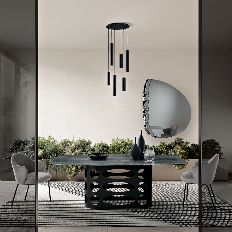 Tavolo fisso da pranzo "Master" con piano in vetro rigato retroargentato e base in metallo con trafori cm 210x110 75h