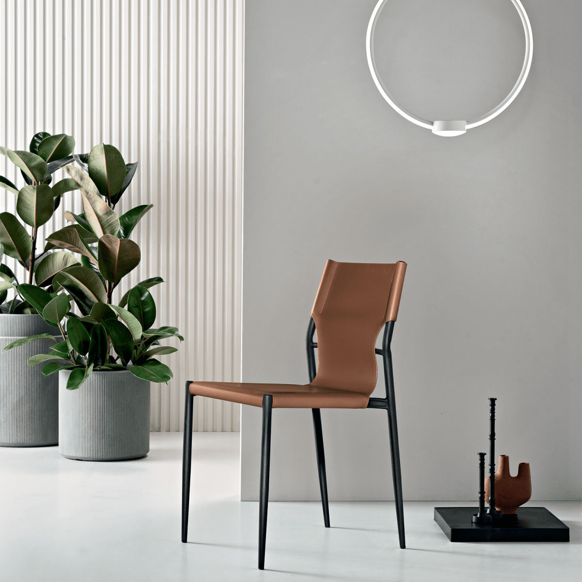 Set di sedie da pranzo in cuoio "Pablo" con struttura in metallo verniciato cm 44x51 80h - MondoViro