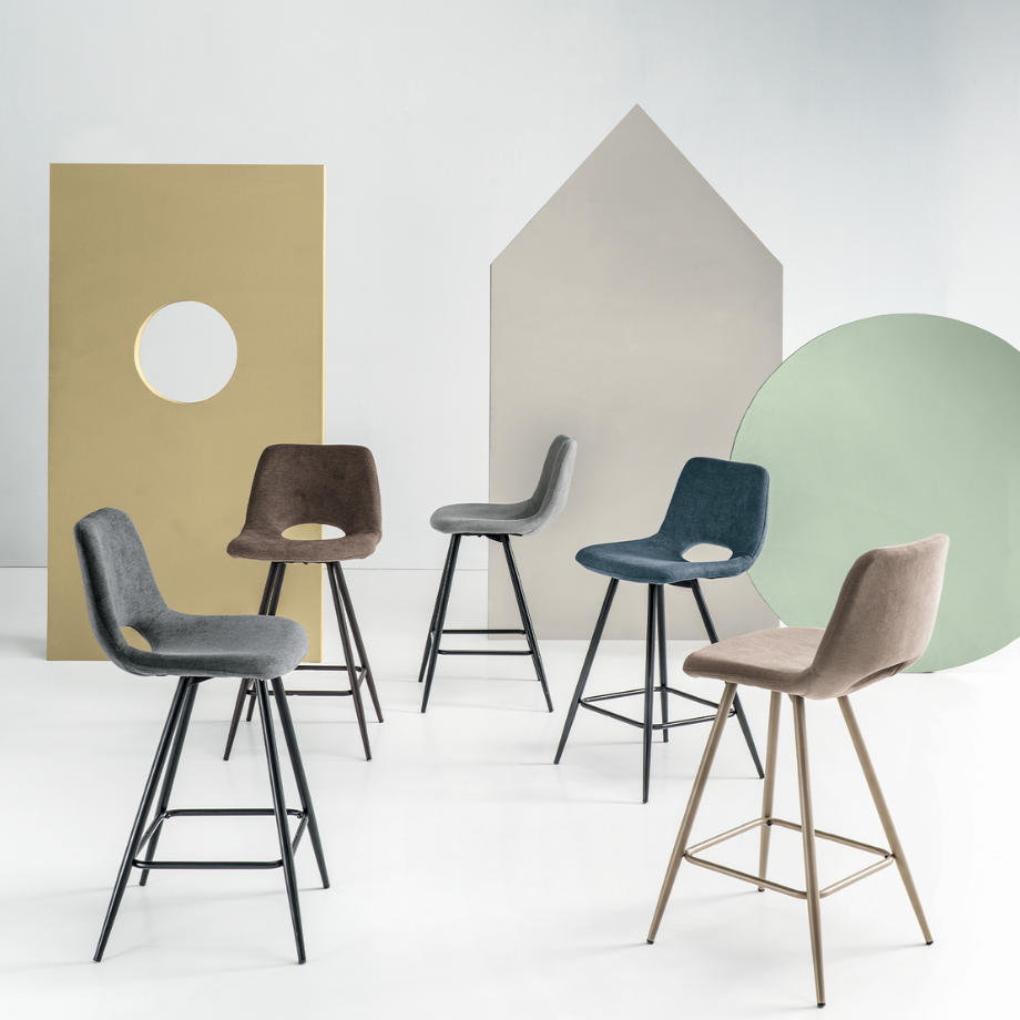 Set di sgabelli "Echo" in tessuto con struttura in metallo verniciato cm 50x45 91h