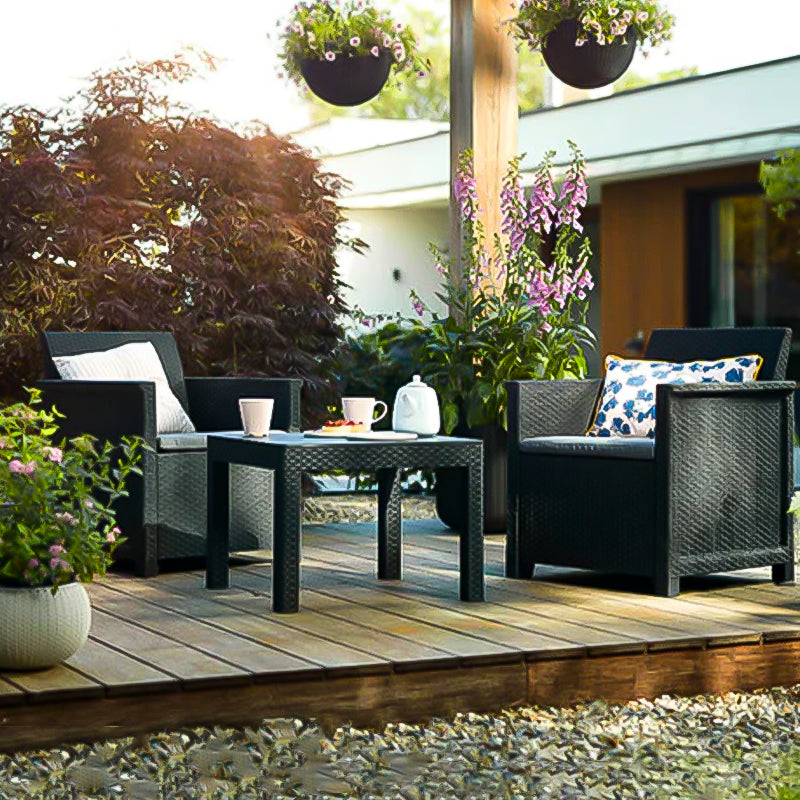 Salotto per esterno Penelope in resina divano poltrone e tavolino da giardino