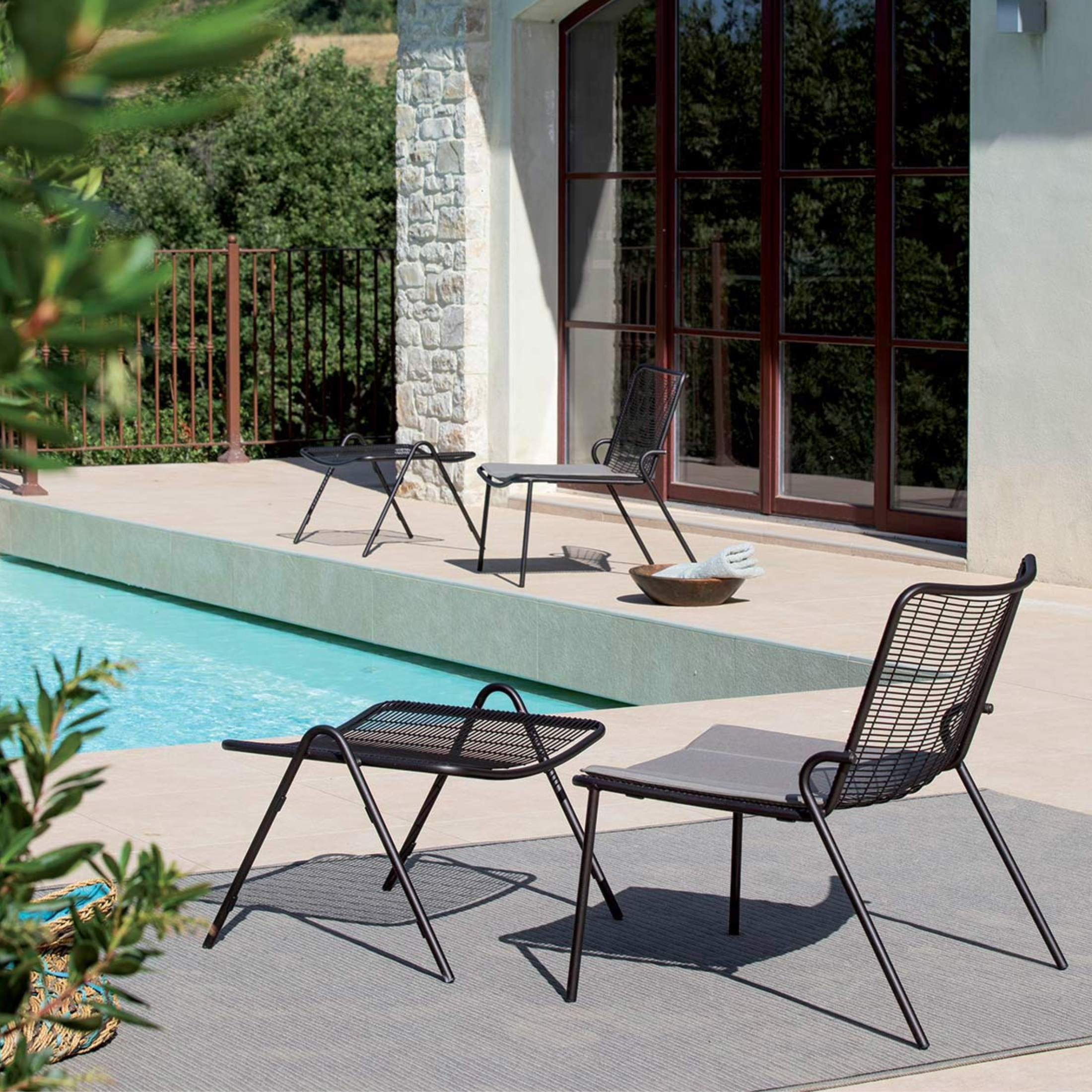 Poggiapiedi in metallo verniciato "Roma" sgabello basso da giardino cm 65x54 44h