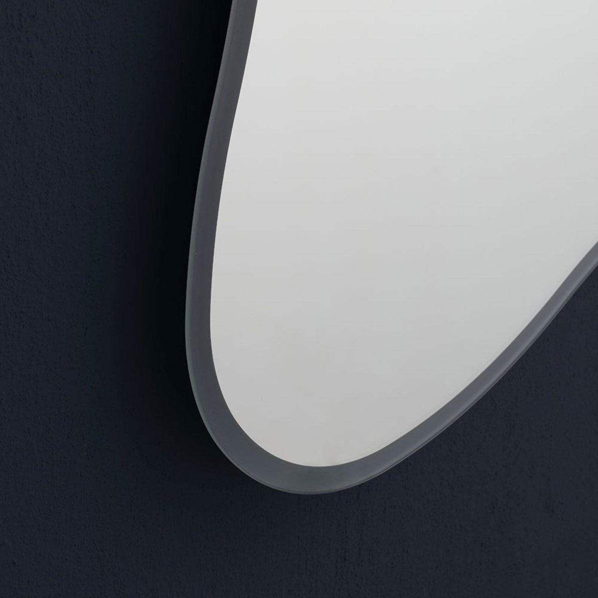 Specchio a led sagomato "Gresham" reversibile con cornice retroilluminata - MondoViro