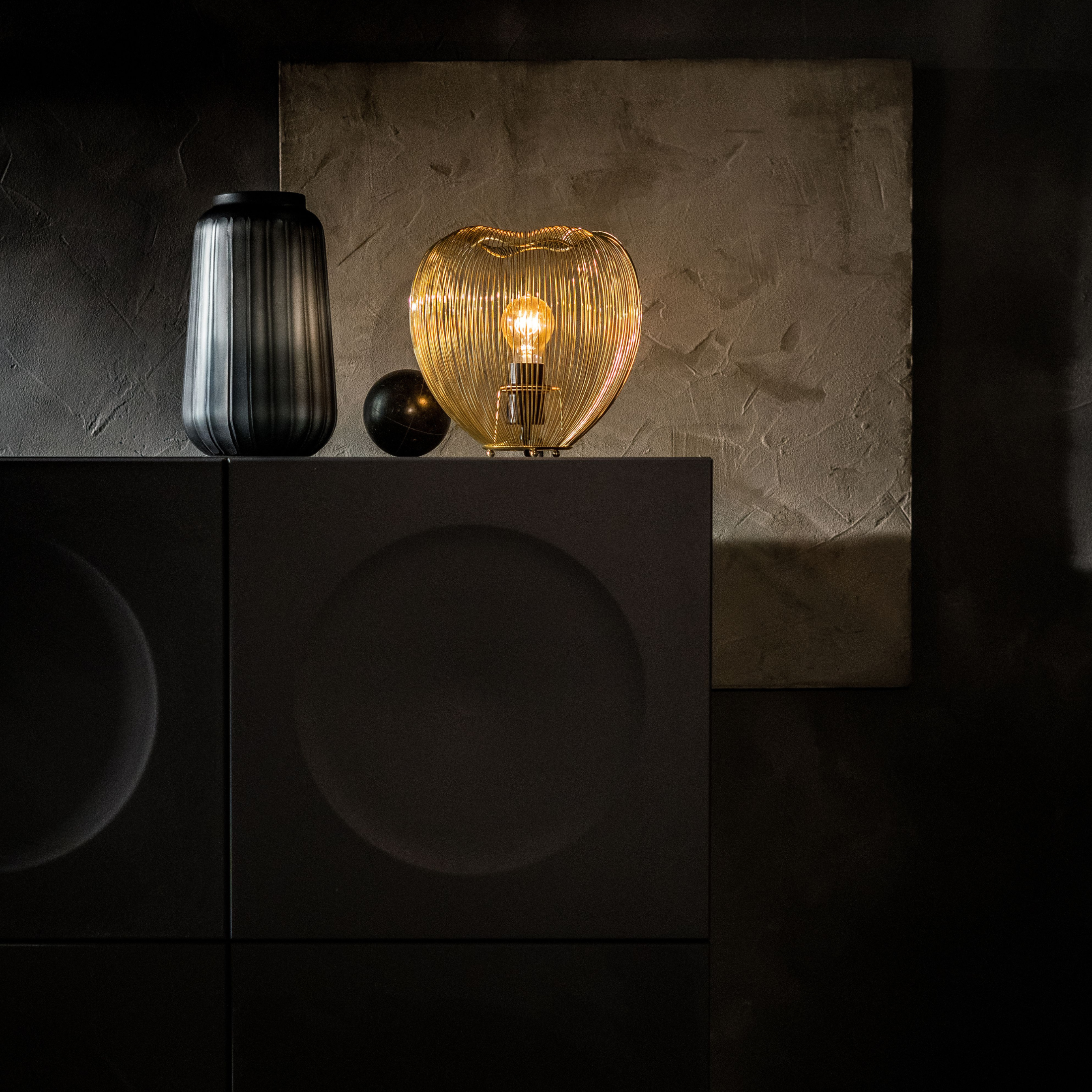 Lampada con paralume in metallo "Sirio" sospesa e da tavolo