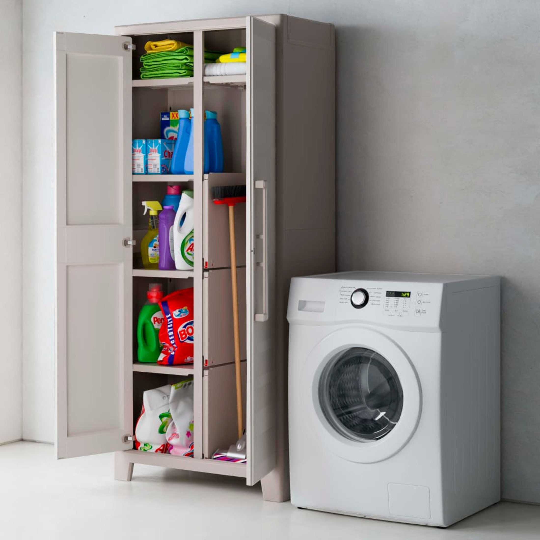 Armadio in resina da giardino "Oliver" con ripiani interni e piedini rialzati