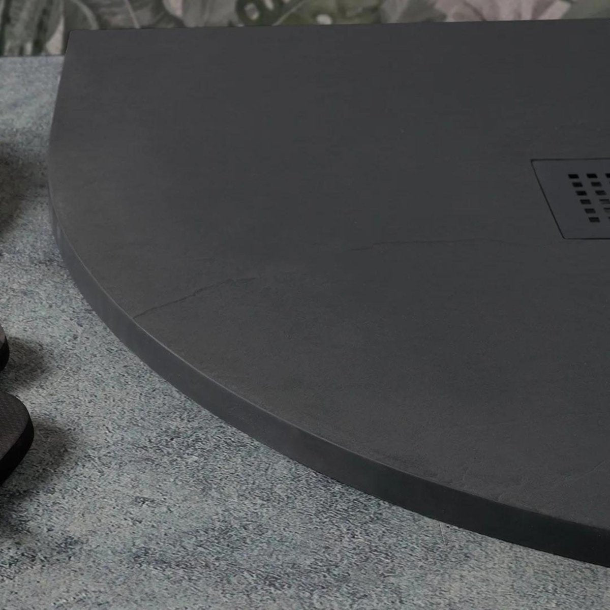 Piatto doccia semicircolare "Milano" in resina effetto pietra antiscivolo - MondoViro