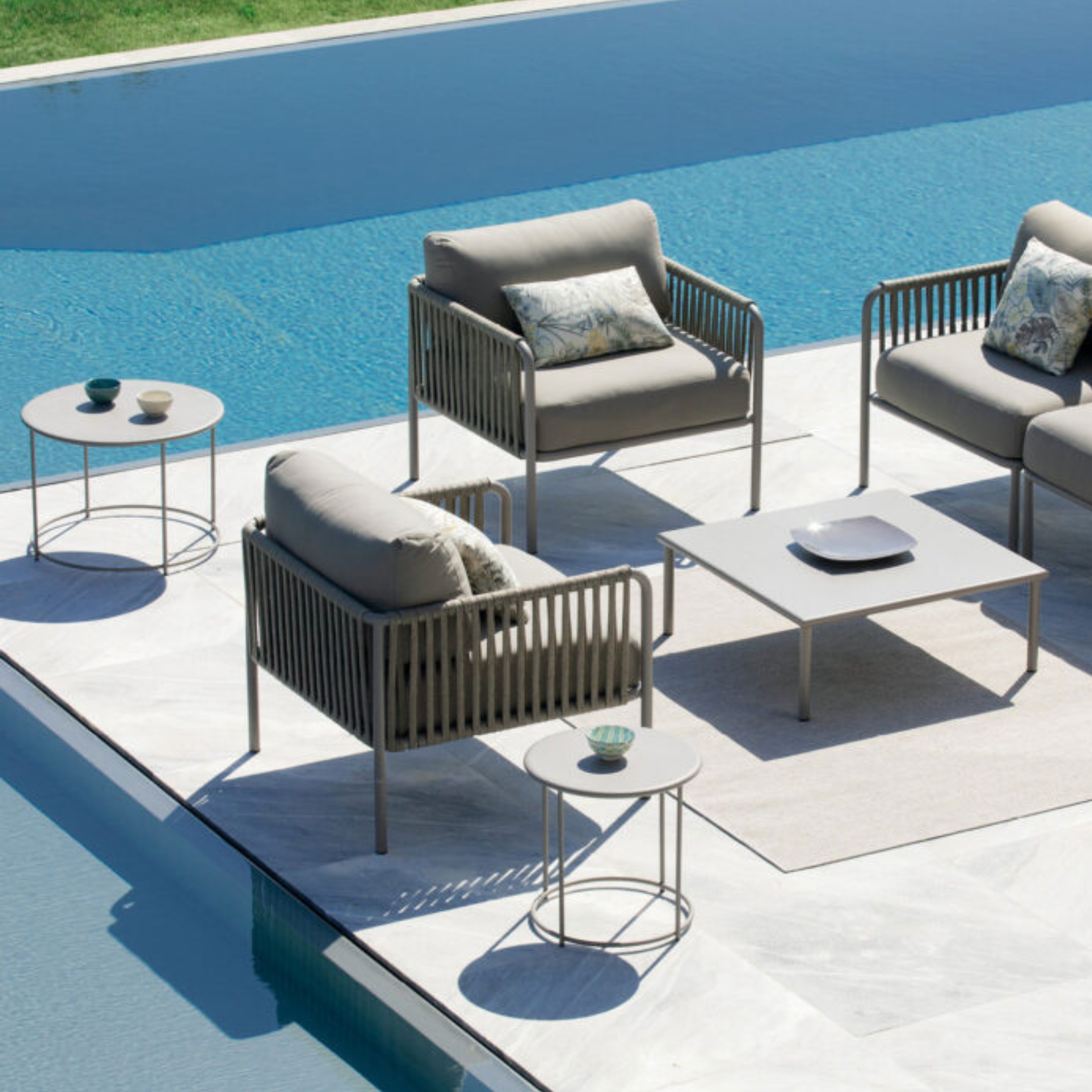 Poltrona lounge bassa schienale in corda "Key West" con cuscino cm 80x80 64h
