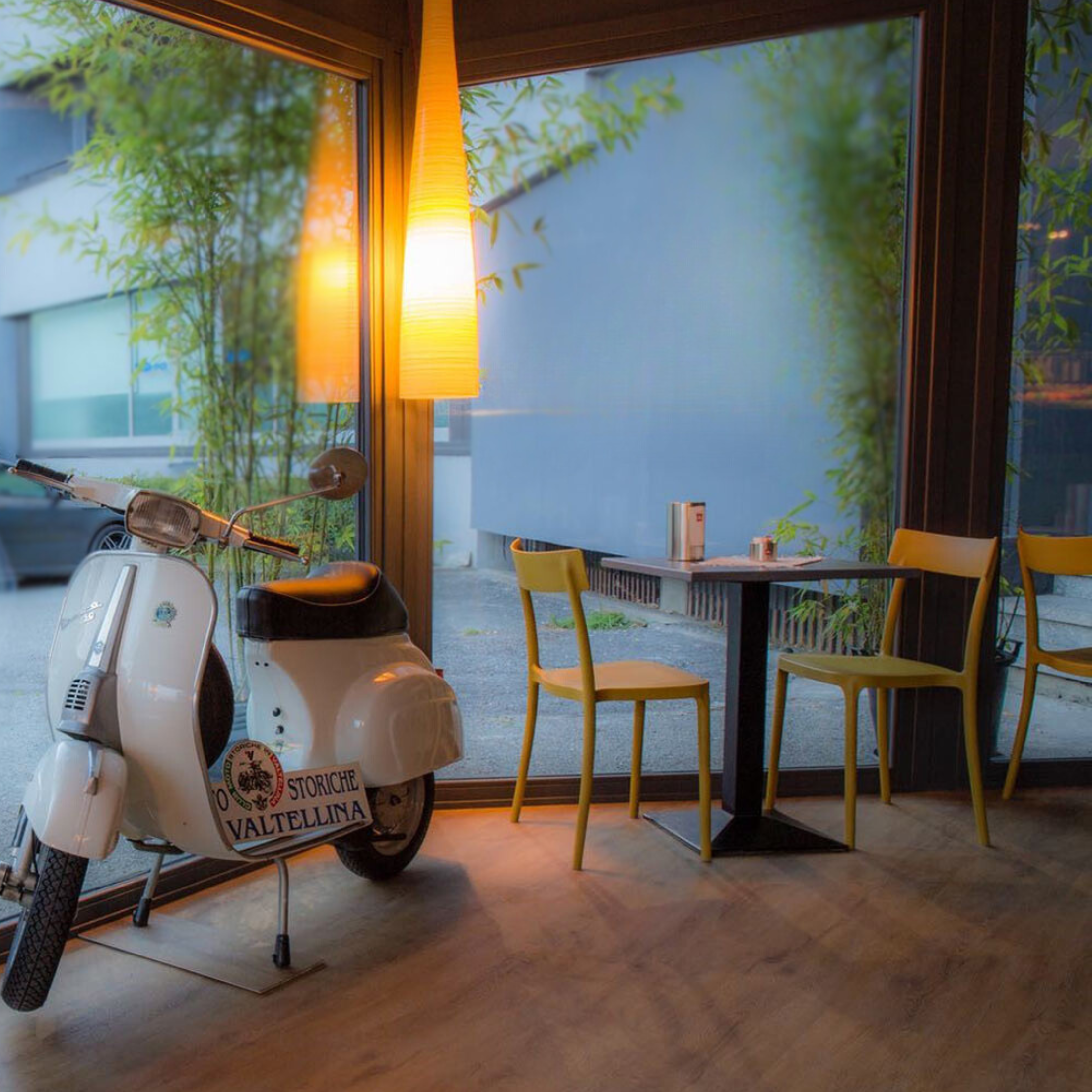 Set di sedie moderne in polipropilene impilabili "Argo" da soggiorno cm 48x47 82h