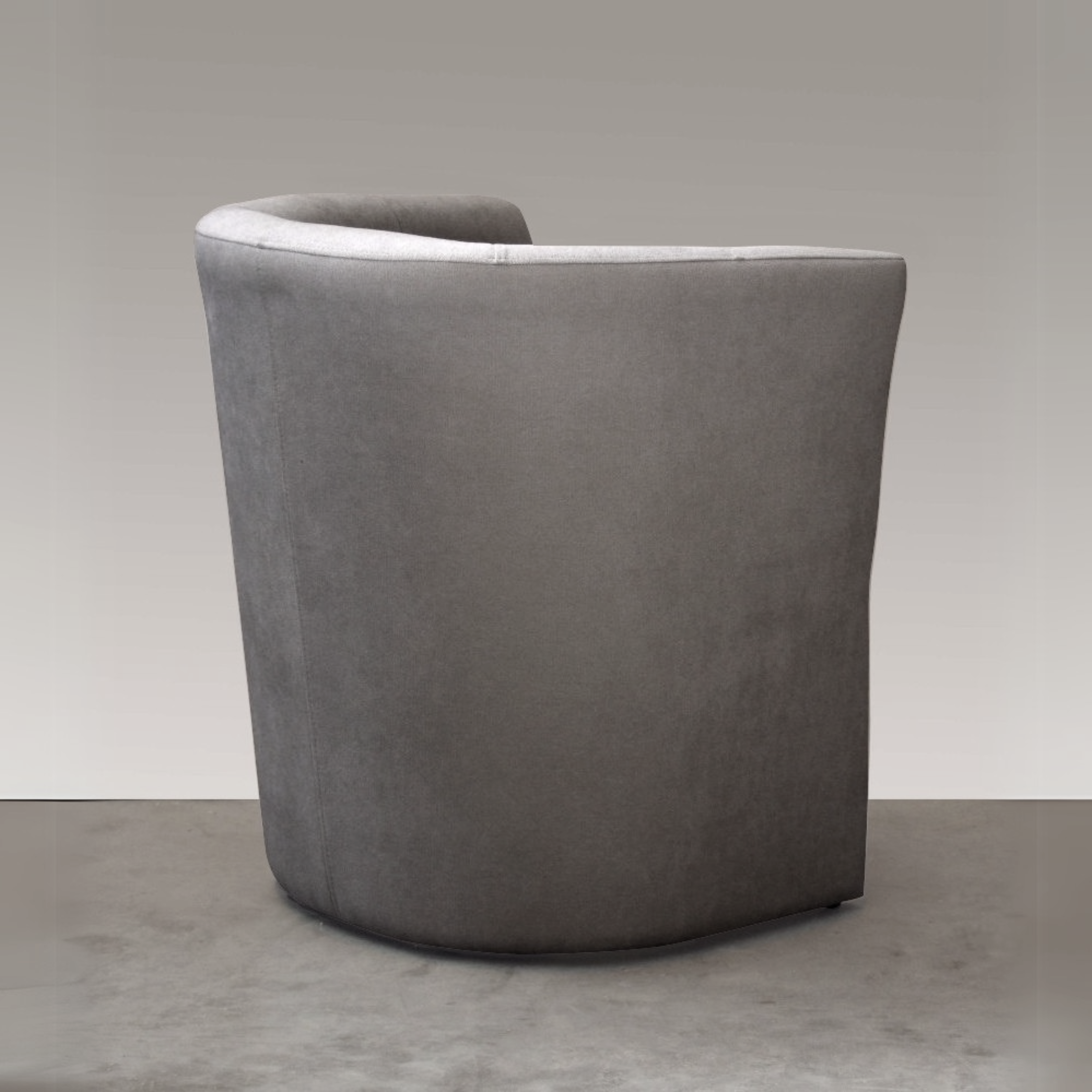 Poltrona in tessuto moderna "Belize" con struttura in legno cm 63,5x62,5 76h