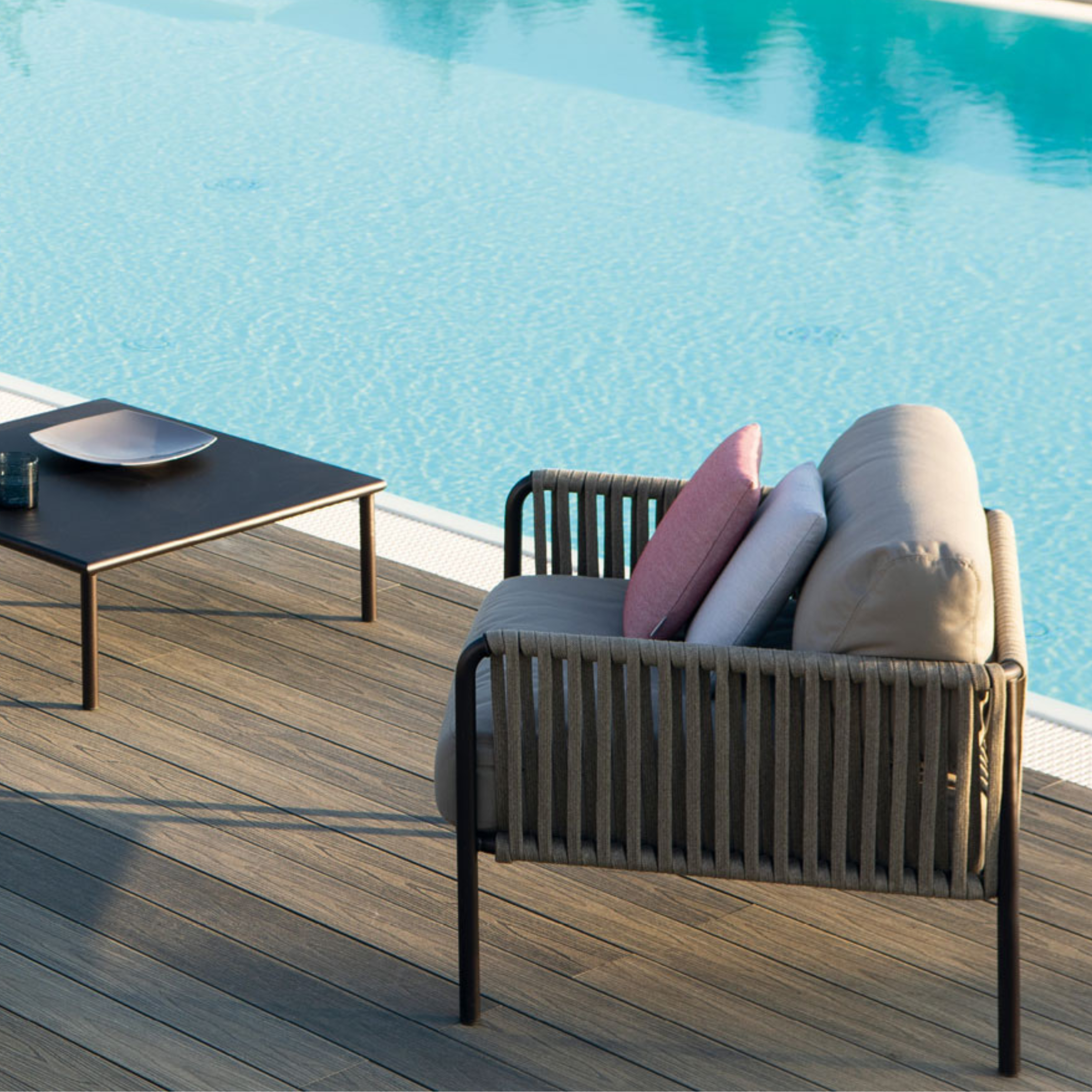 Poltrona lounge bassa schienale in corda "Key West" con cuscino cm 80x80 64h