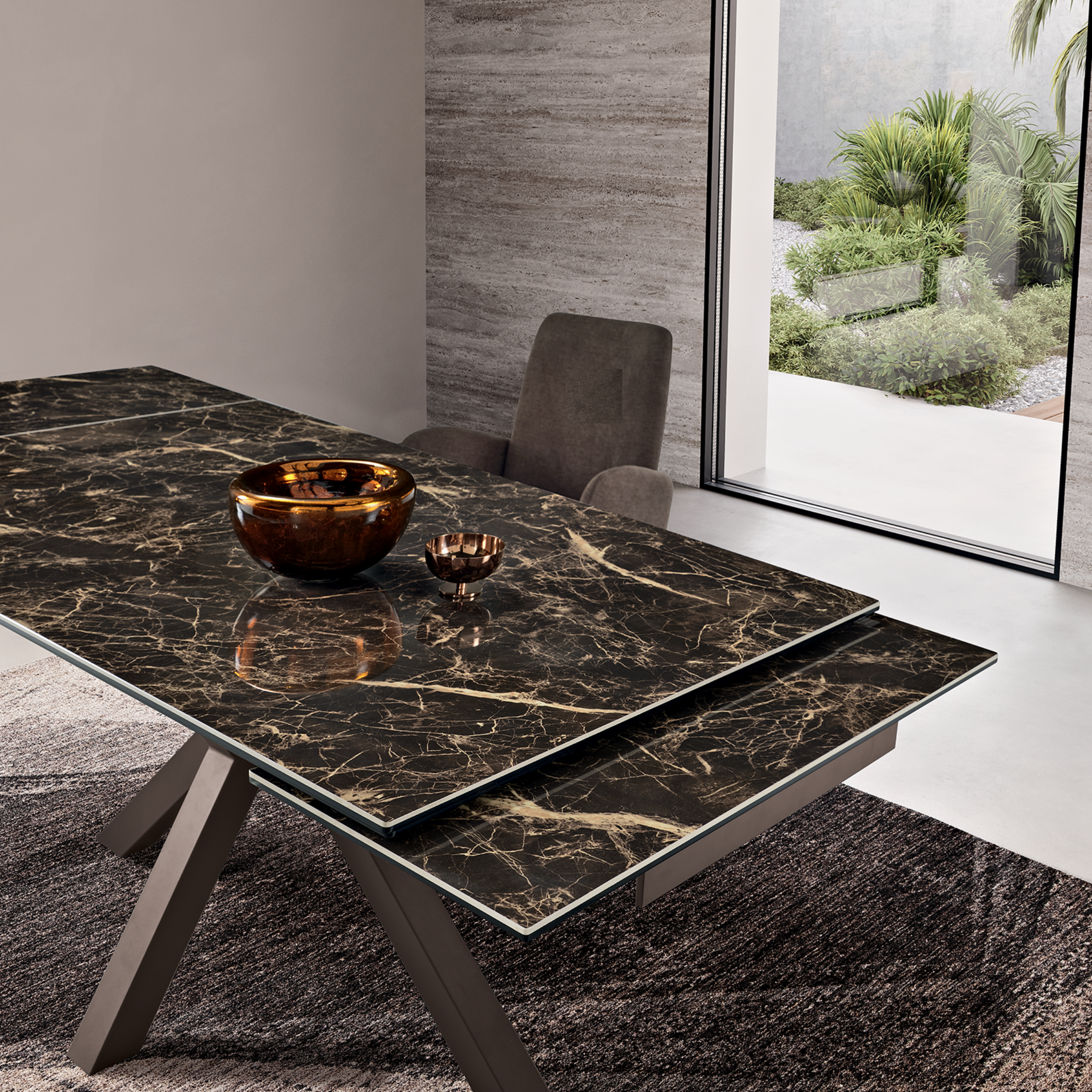 Tavolo moderno allungabile "Artik" con base in metallo fino a 10 posti