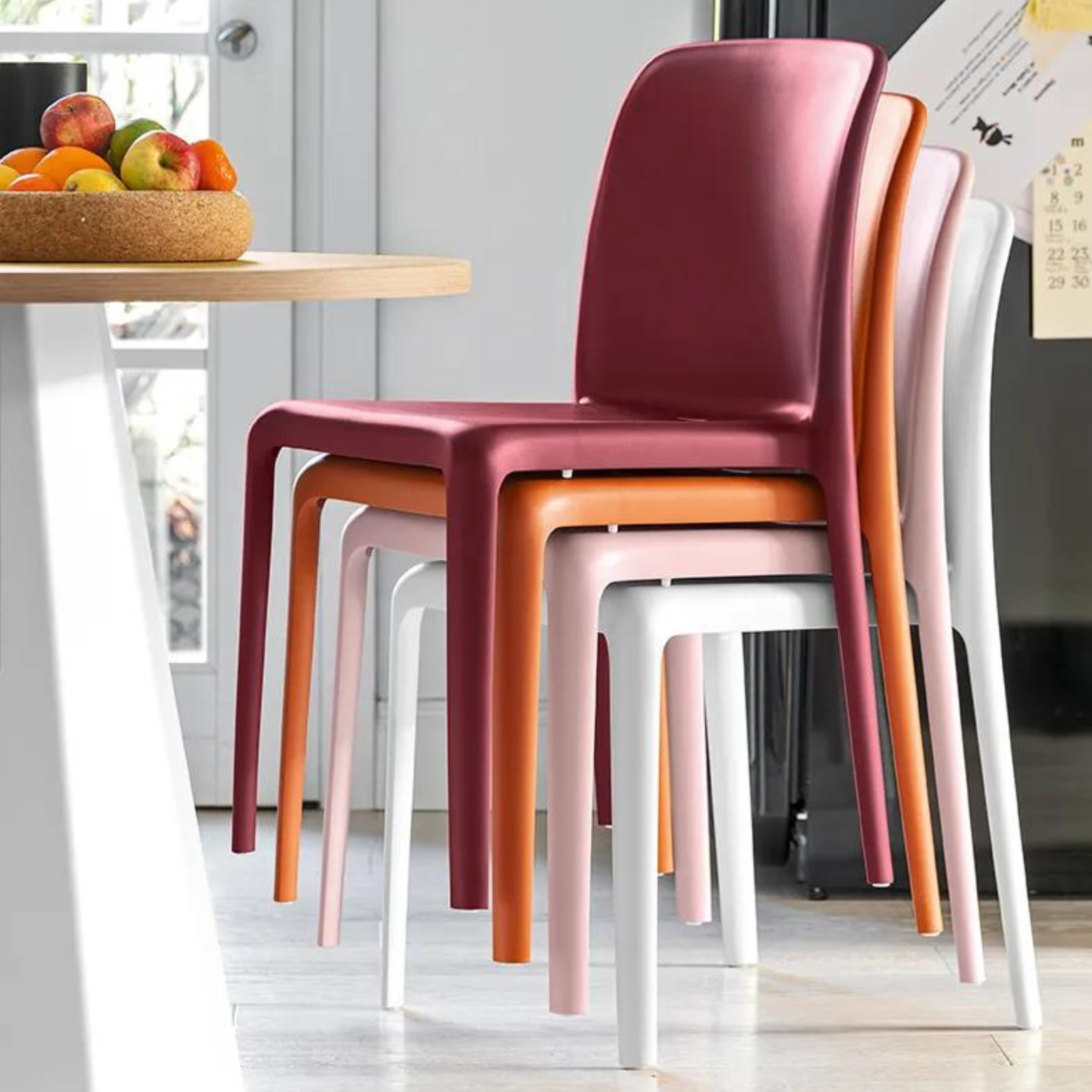 Set di sedie impilabili in polipropilene "Bayo" per esterno ed interno cm 54x52 81h