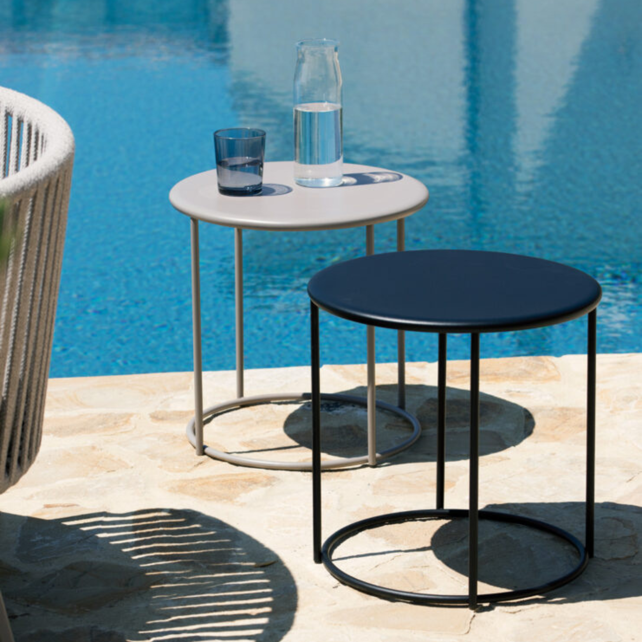 Tavolino tondo in metallo "Daisy" tavolo da caffè per giardino h 45 cm