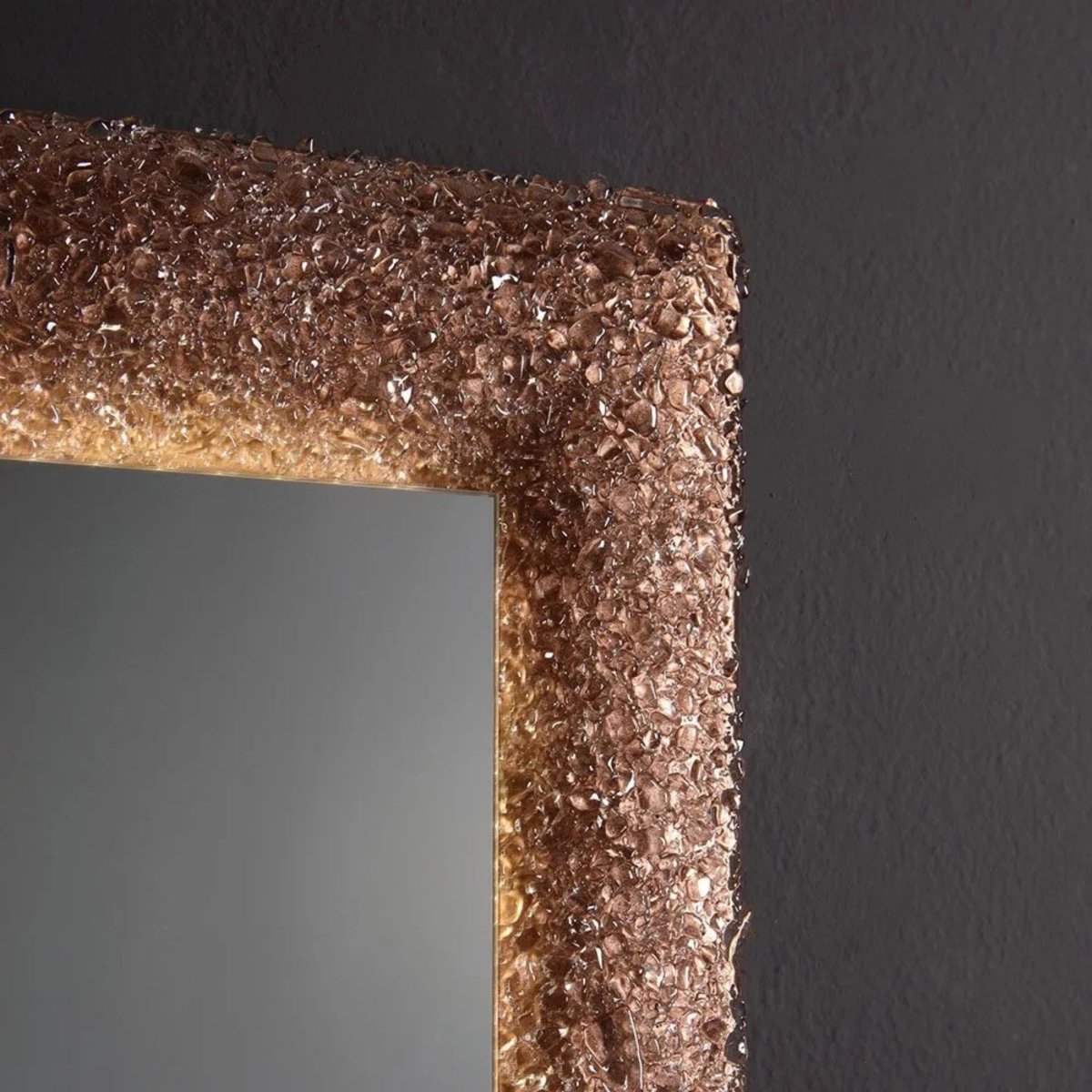 Specchio a led rettangolare "Serranova2" con cornice in graniglia di vetro cm 90x62 - MondoViro