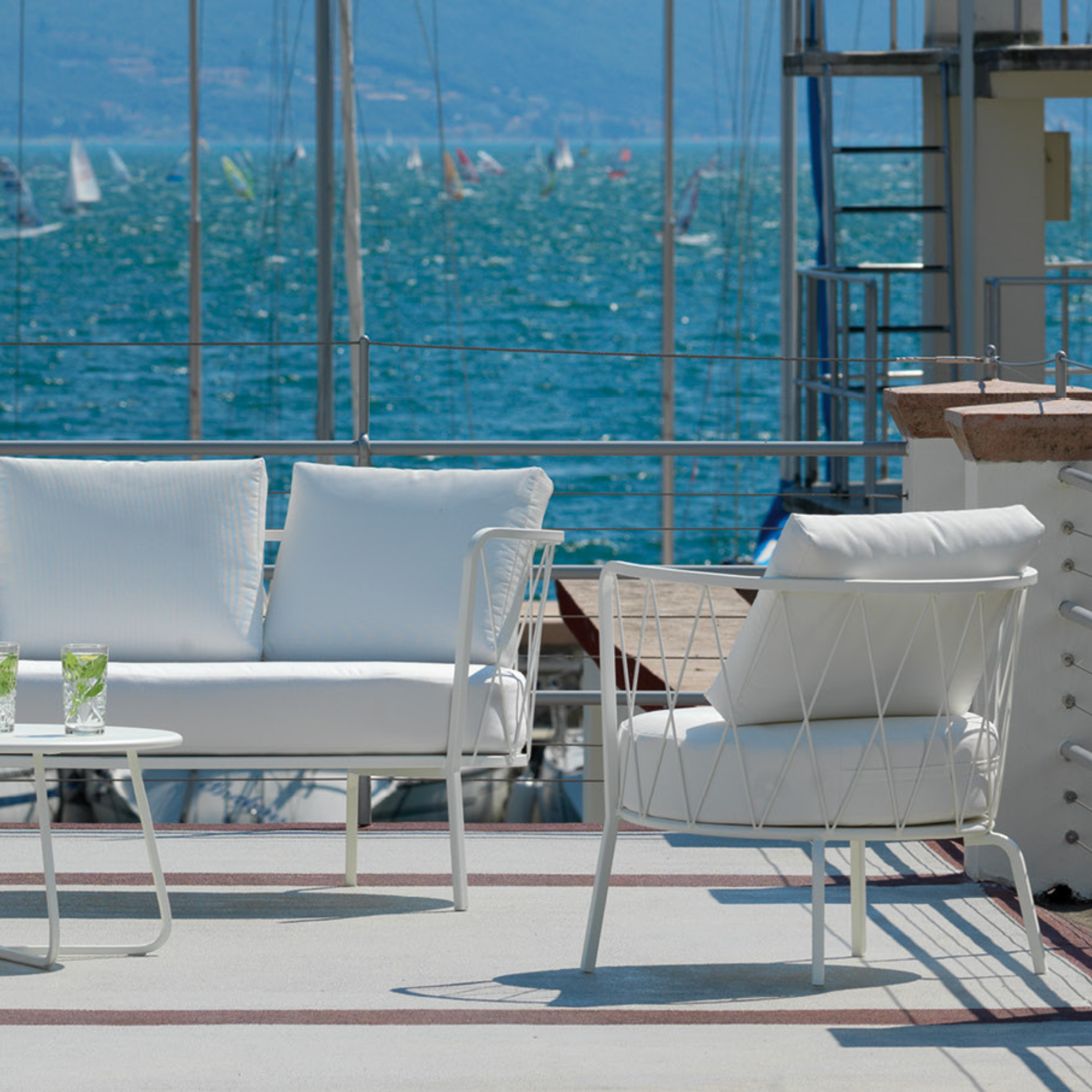 Poltrona bassa in metallo zincato "Daisy12" sedia lounge da giardino cm 73x73 71h