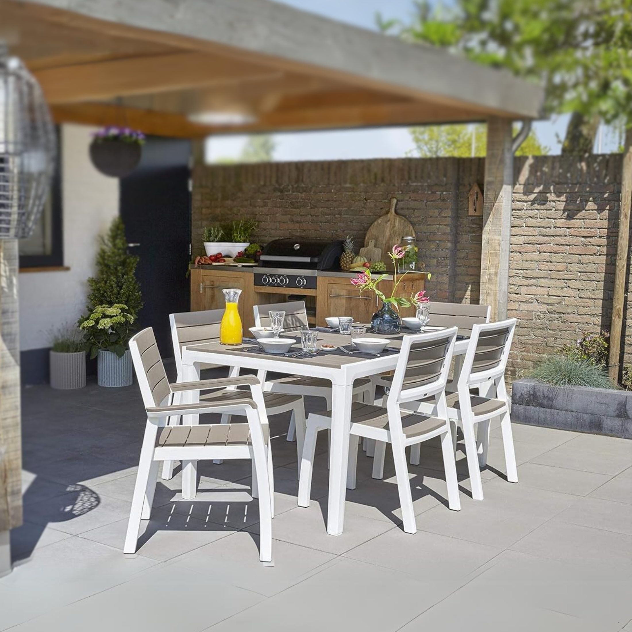 Set di sedie impilabili con braccioli "Harmony" in resina effetto legno da giardino cm 58x58 86h