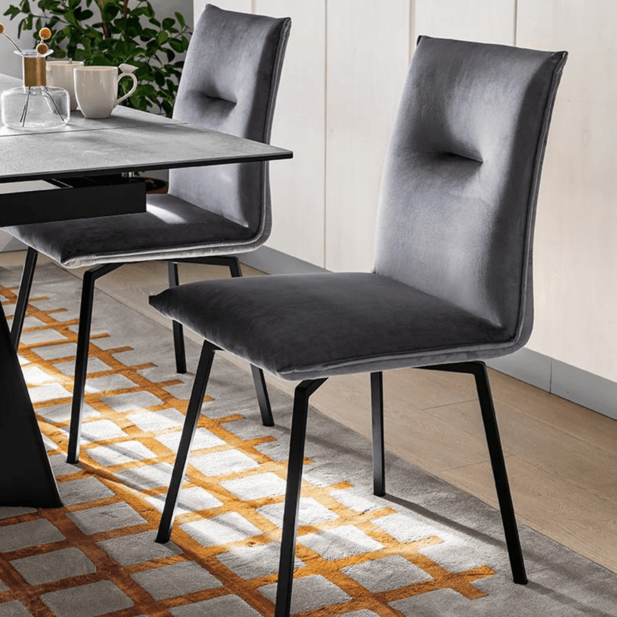 Sedia moderna da soggiorno "Maya" con seduta in tessuto cenere cm 51x61 92h - MondoViro