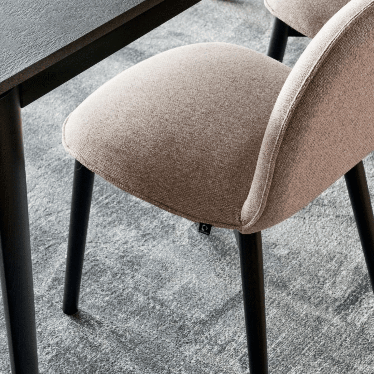 Set di sedie moderne da soggiorno "Riley Mid" con seduta in tessuto cm 47x54 85,5h - MondoViro