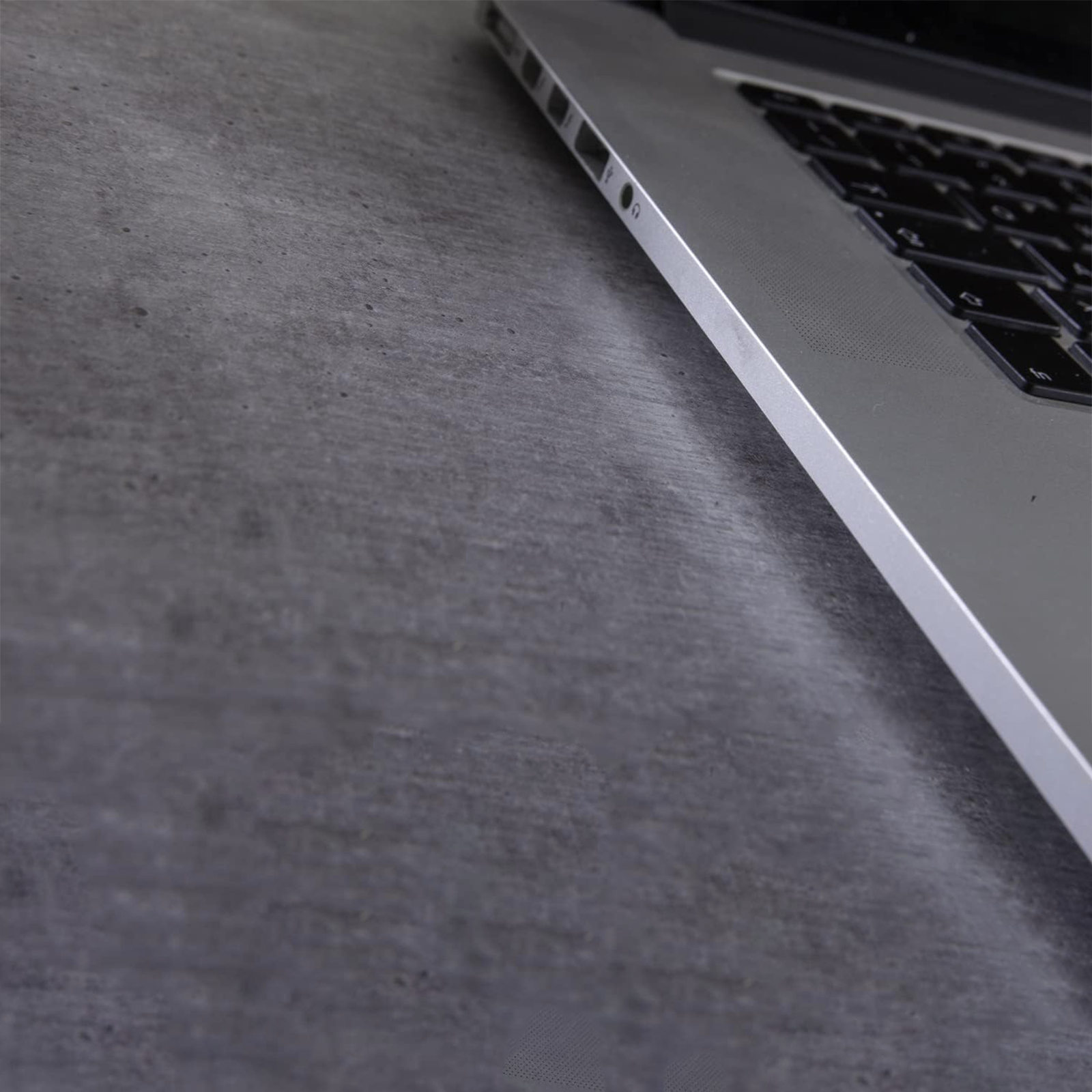 Scrivania in legno moderna "Home" per ufficio in simil cemento cm 140x69 74h