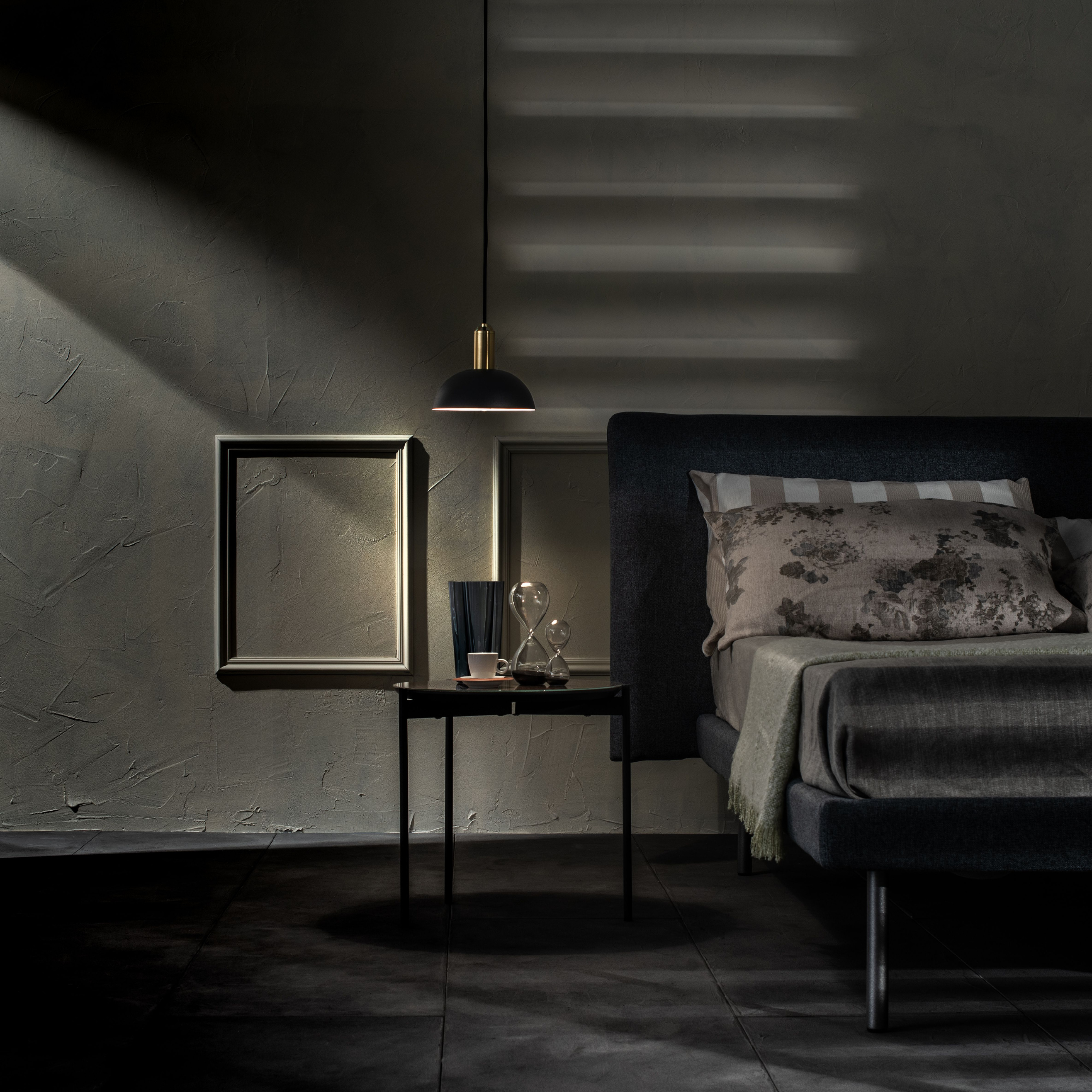 Lampada a sospensione tonda in ottone nero opaco "Tenis" cm 20x20 150h