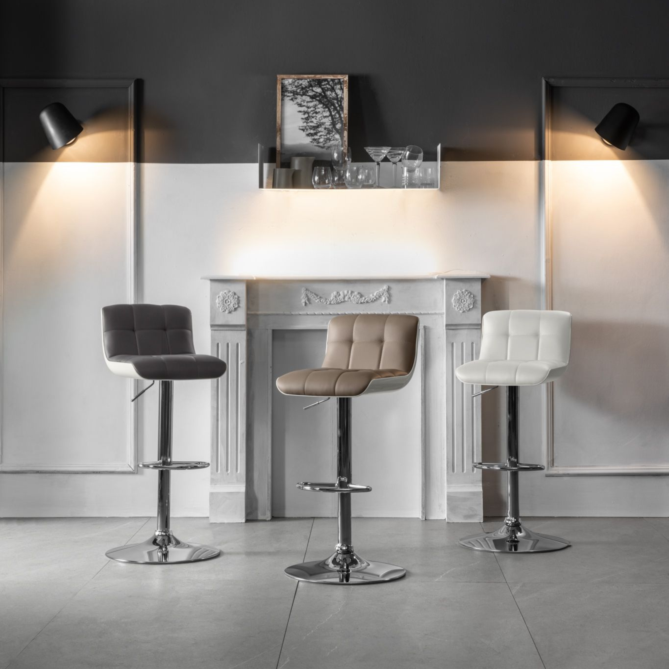 Set di sgabelli imbottiti alti "Kurt" in similpelle con elevazione a gas e poggiapiedi cm 38,5x36 83h