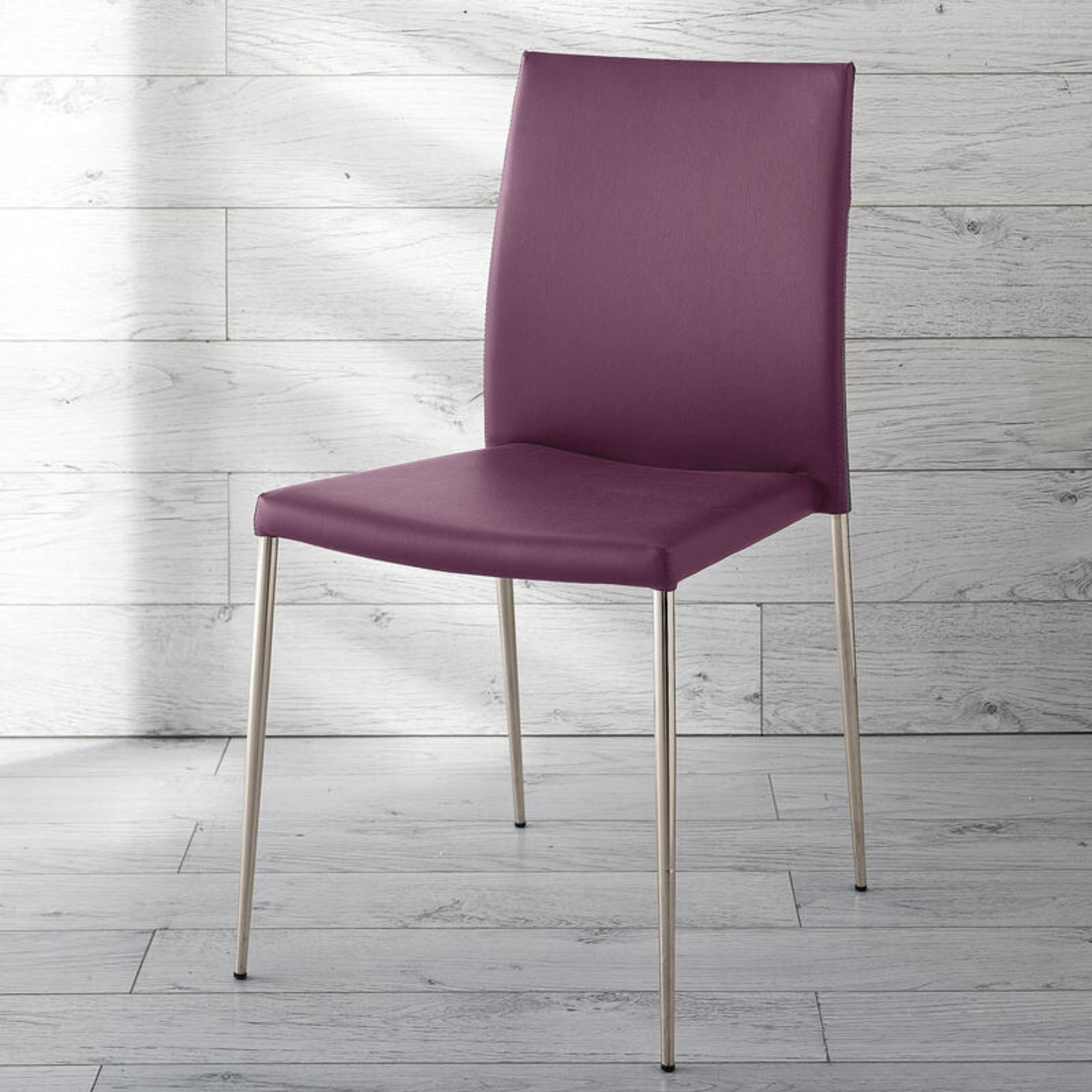 Set di sedie da pranzo imbottite in similpelle "Camelia" impilabili con gambe in metallo verniciato