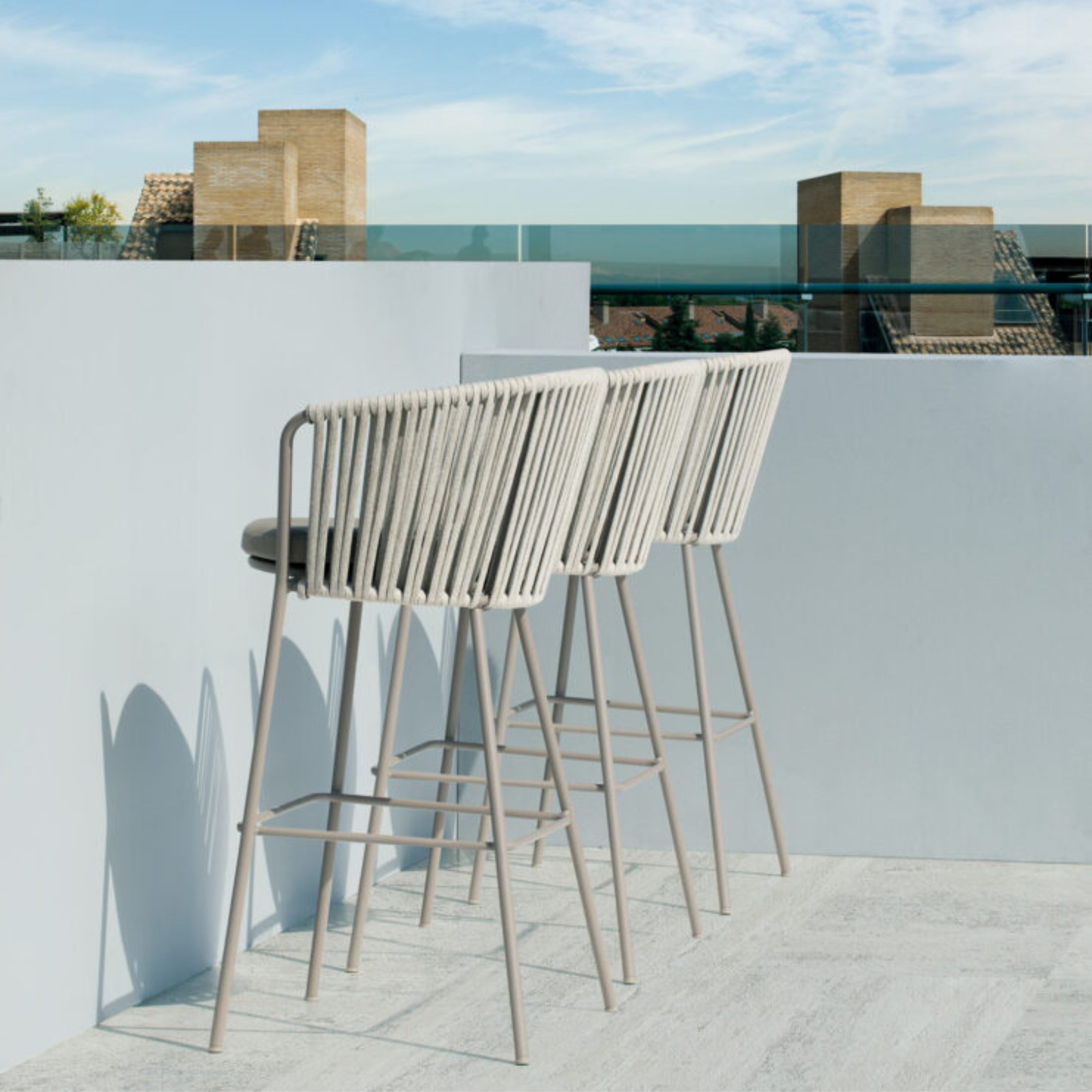 Sgabello alto in acciaio inox e corda "Daisy Rope" da giardino cm 62x53 104h