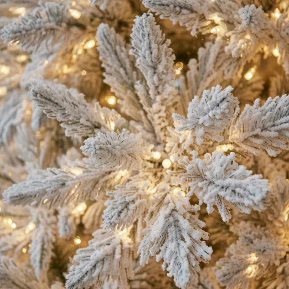 Albero di Natale innevato "Sweet dreams" con LED – PE Real Touch, PVC Premium e Flock