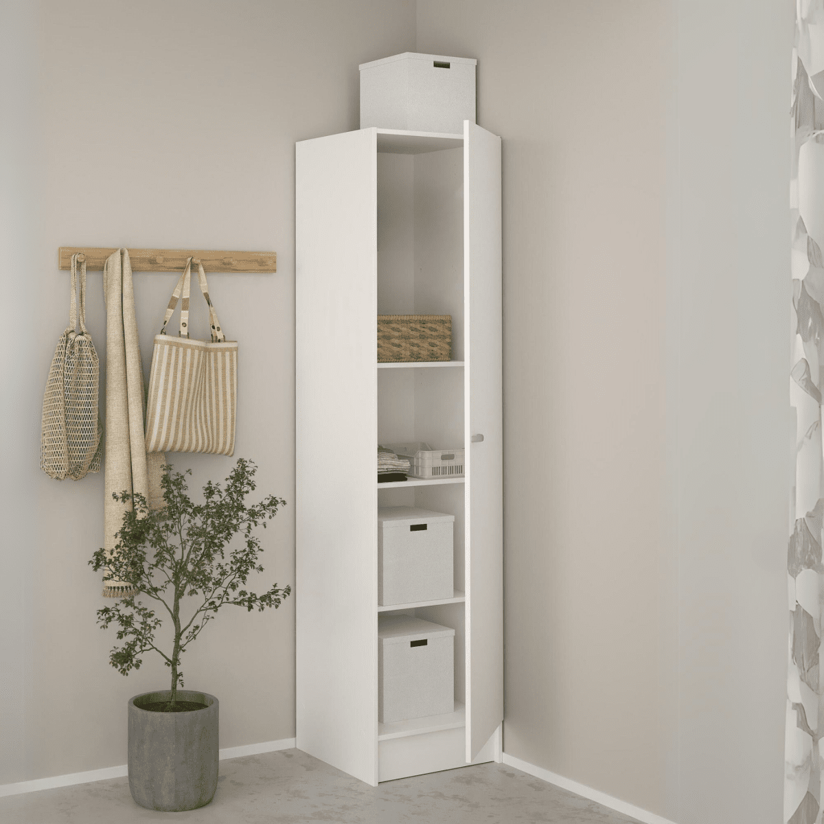 Mobile colonna multiuso a 1 anta "Ricla" in legno bianco laccato cm 31x34 183h - MondoViro