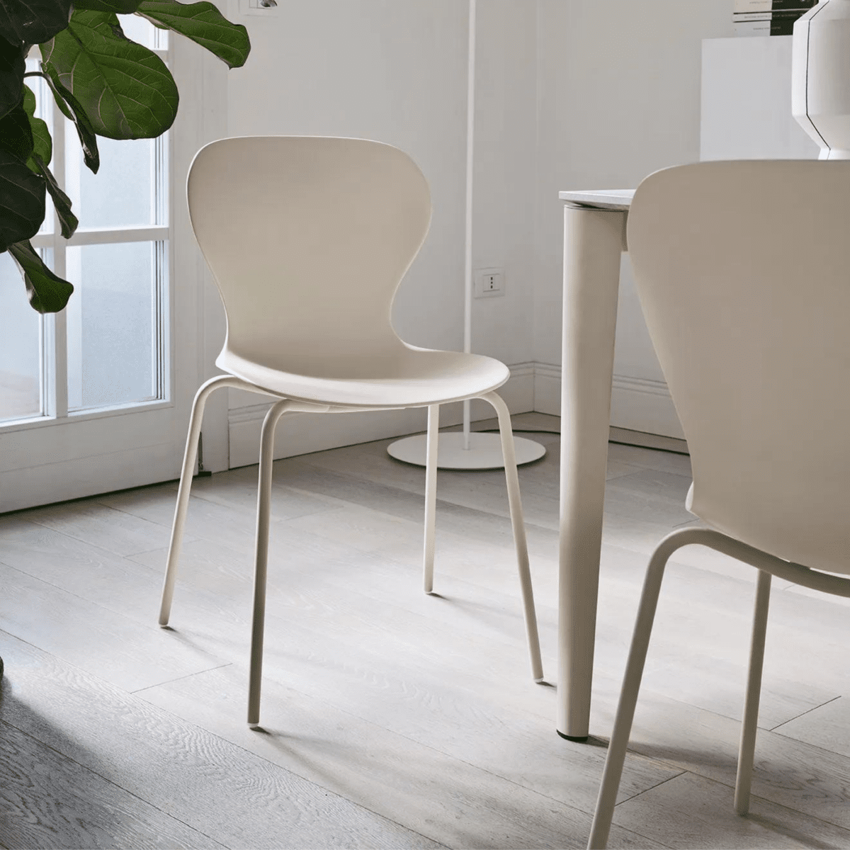 Set di sedie moderne "Ops" in metallo verniciato e polipropilene riciclato - MondoViro